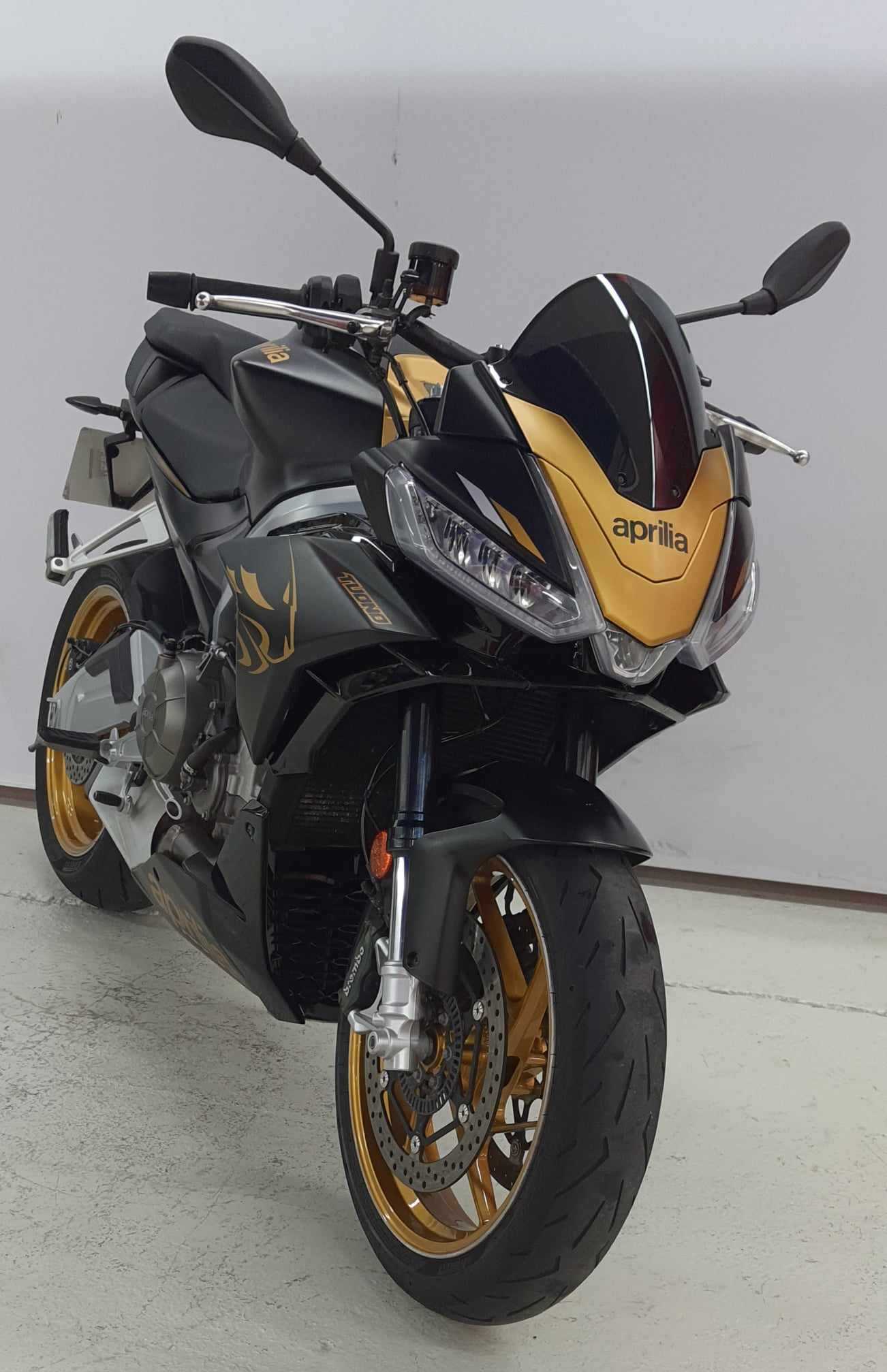 Aprilia Tuono 660 2021 HD vue 3/4 droite