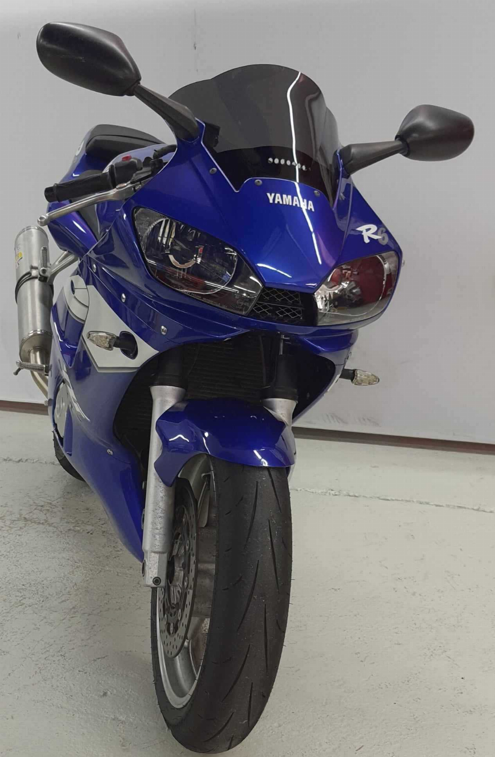 Yamaha YZF 600 R6 2000 vue 3/4 droite