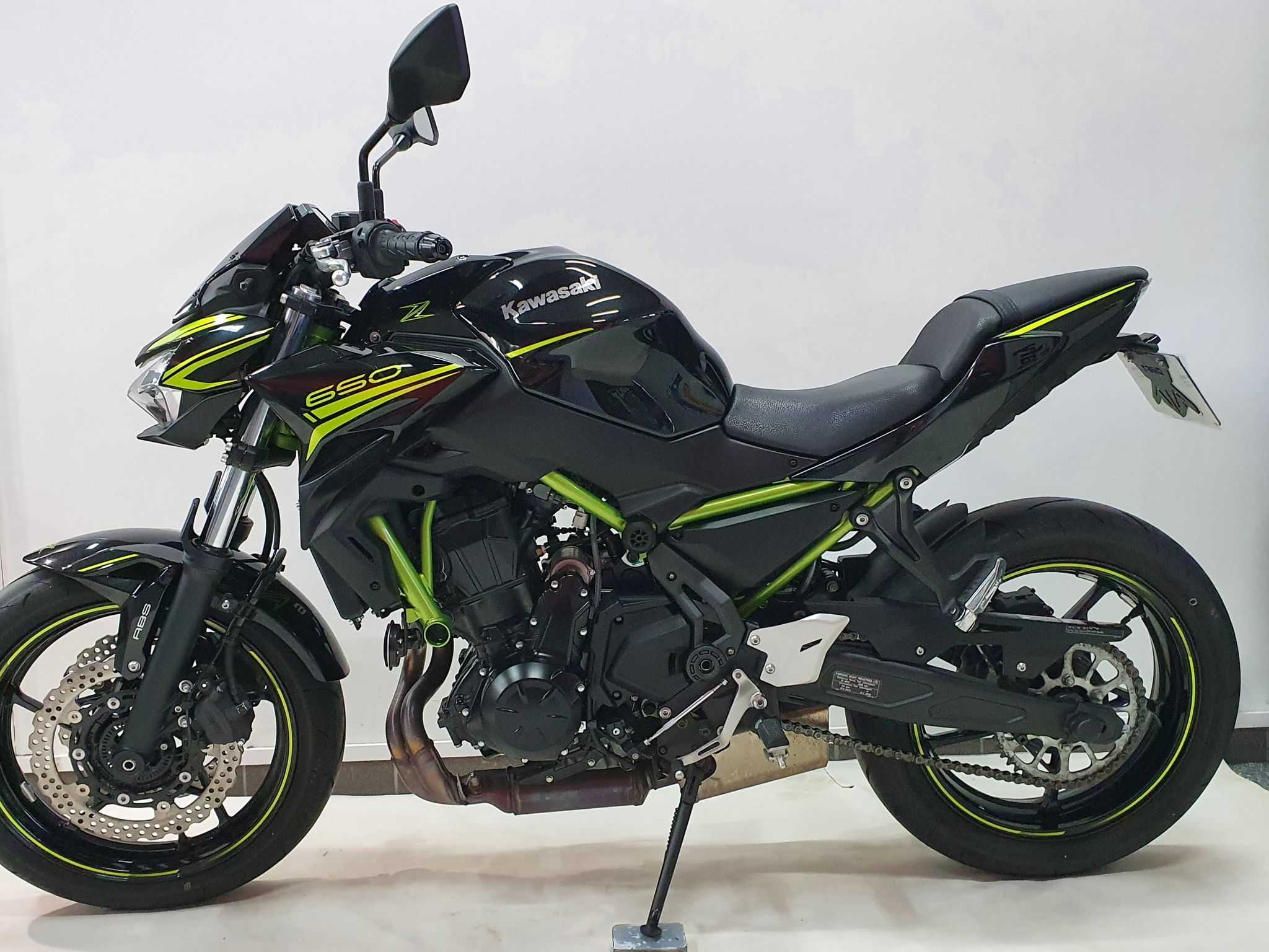 Kawasaki Z 650 2020 HD vue gauche