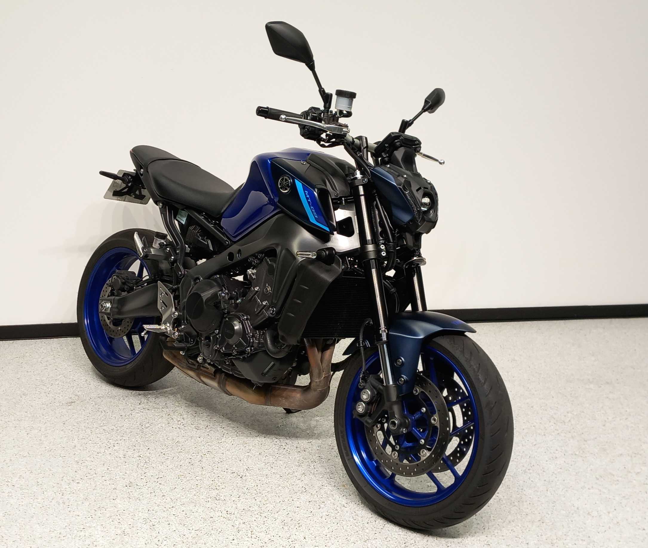 Yamaha MT-09 900 2022 HD vue 3/4 droite