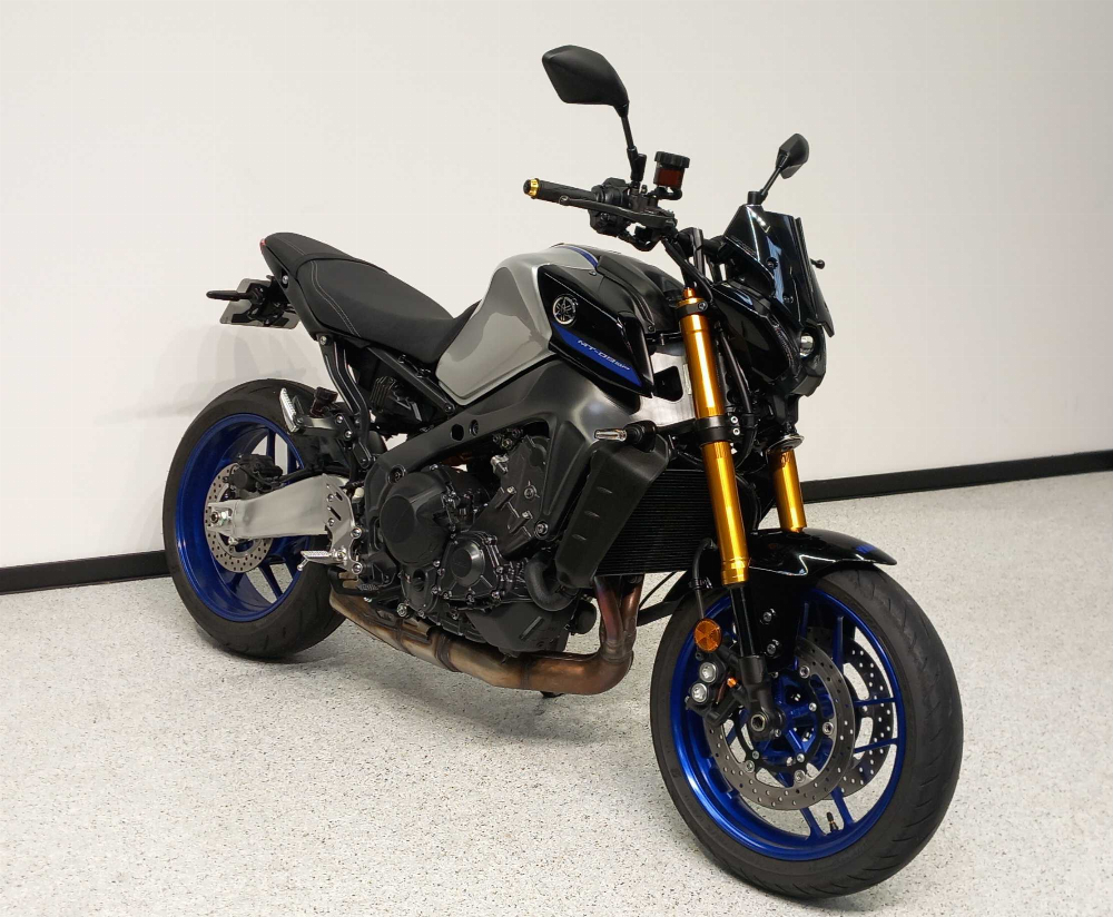 Yamaha MT-09 900 SP 2022 vue 3/4 droite