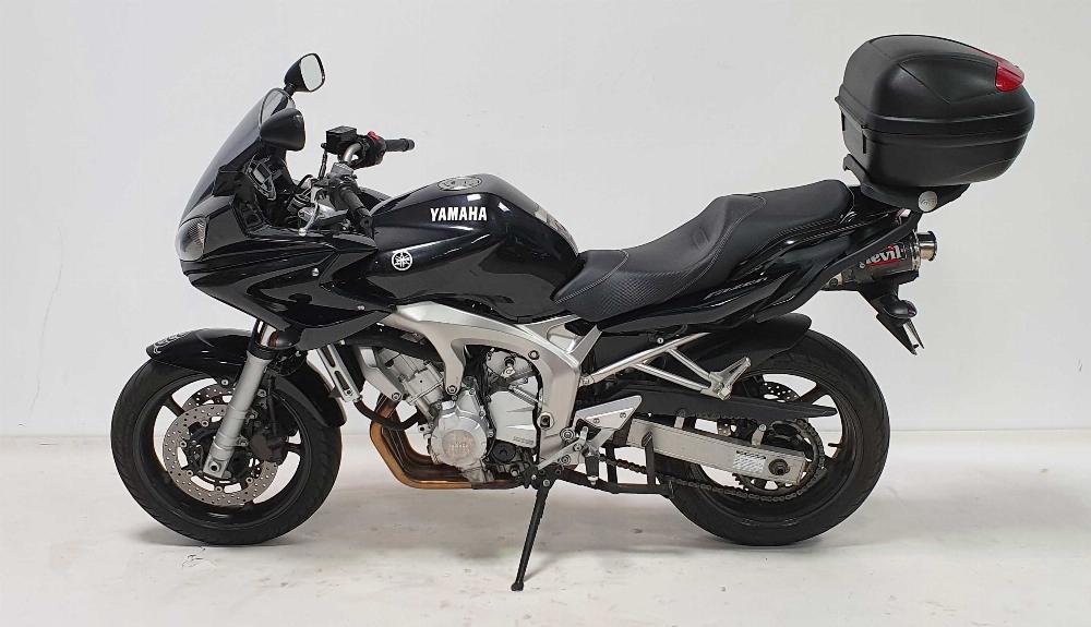 Yamaha FZ6 S Fazer 2006 vue gauche