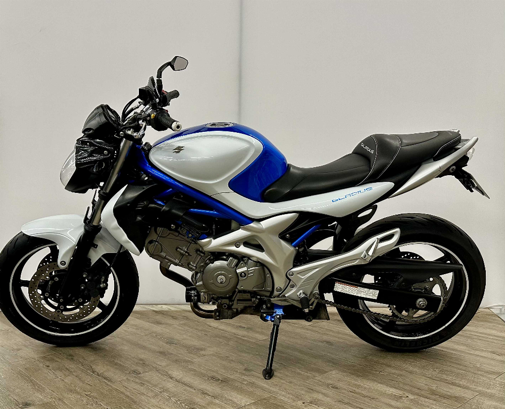 Suzuki SFV 650 Gladius 2009 vue gauche