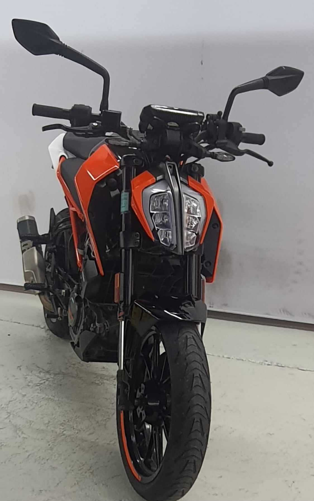KTM 125 Duke 2020 vue 3/4 droite