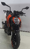 Aperçu KTM 125 Duke 2020 vue 3/4 droite