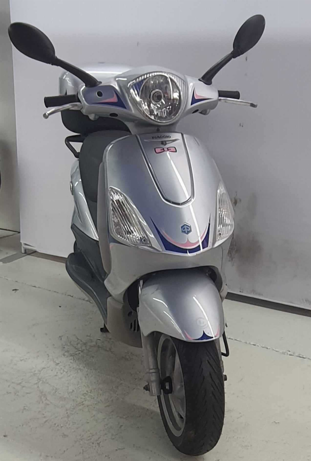 Piaggio Fly 125 2005 vue 3/4 droite