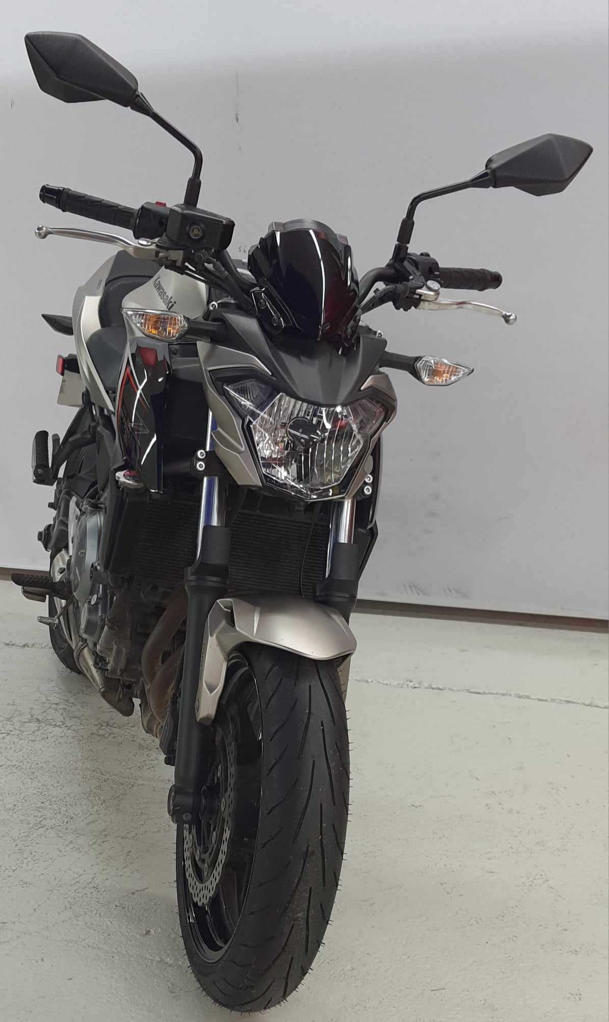 Kawasaki Z 650 2017 HD vue 3/4 droite