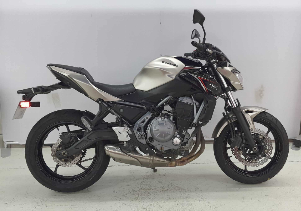 Kawasaki Z 650 2017 vue gauche