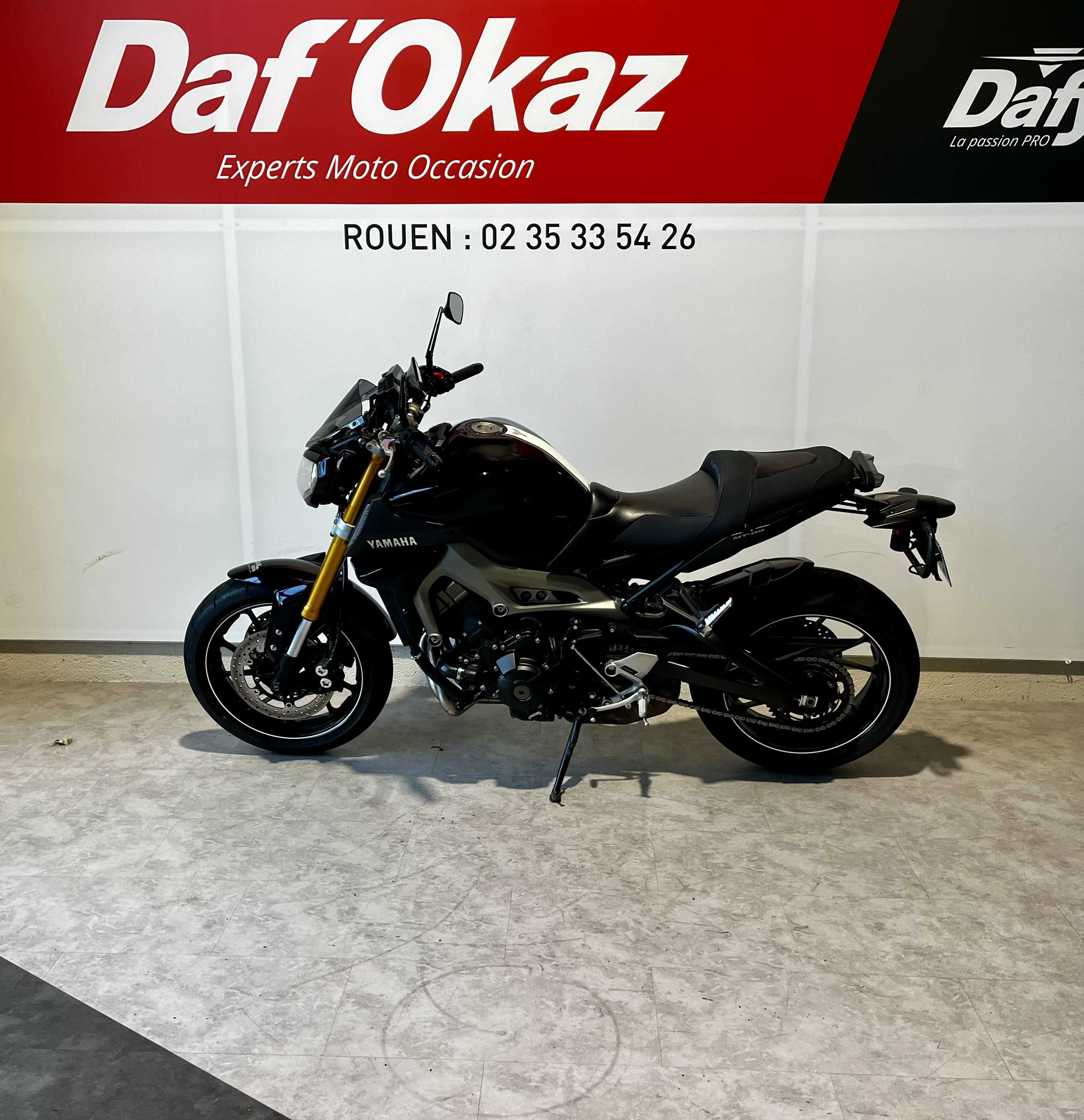 Yamaha MT-09 850 2014 HD vue gauche