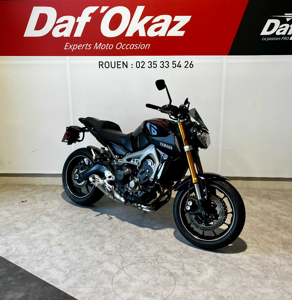 Yamaha MT-09 850 2014 vue 3/4 droite