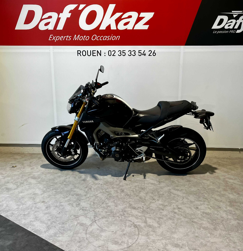 Yamaha MT-09 850 2014 vue gauche