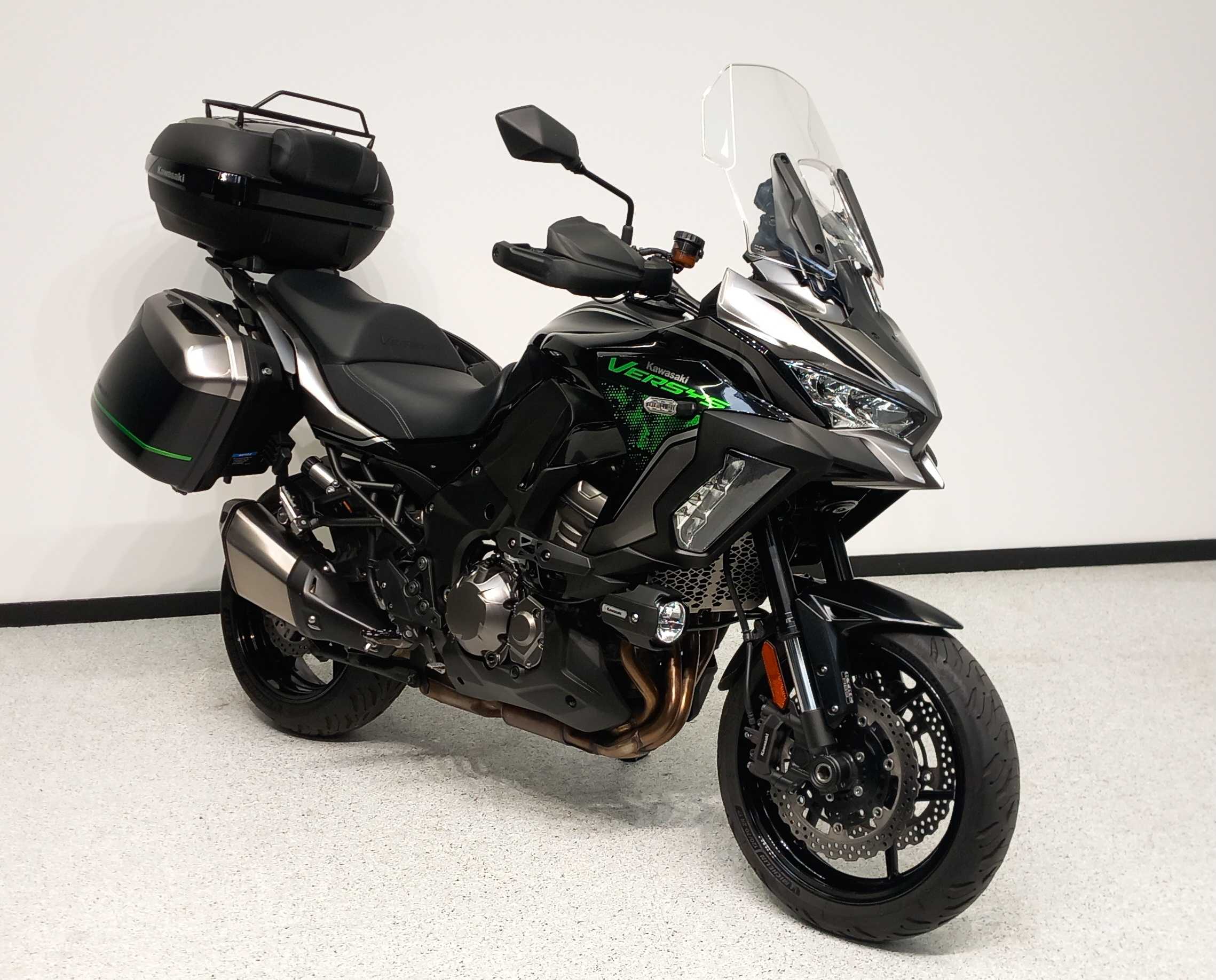 Kawasaki KLZ 1000 Versys S 2022 HD vue 3/4 droite