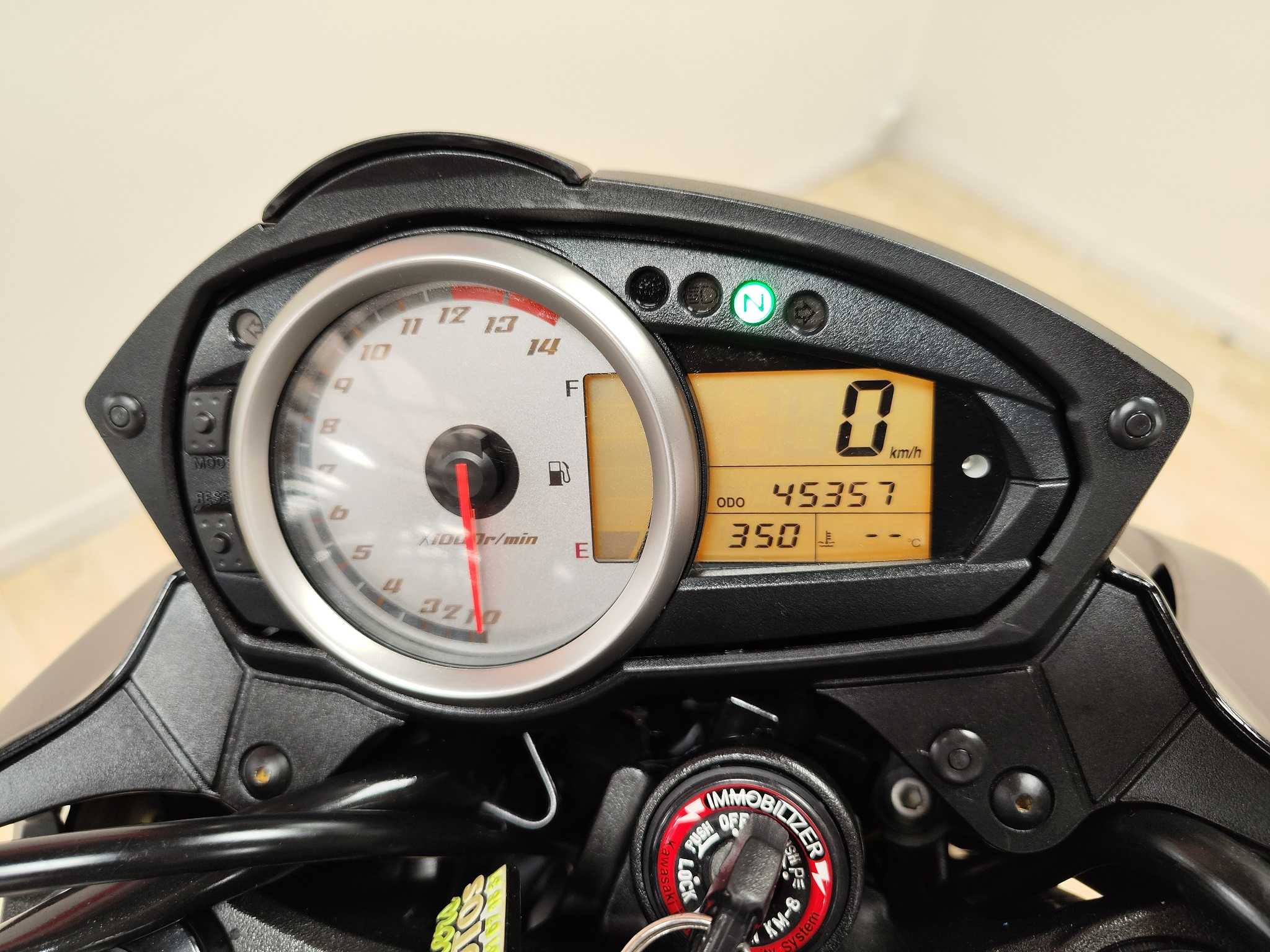 Kawasaki Z 750 (ZR750) 2011 HD vue gauche
