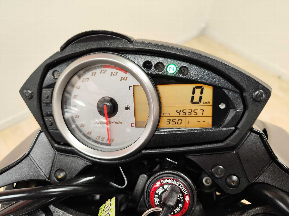 Kawasaki Z 750 (ZR750) 2011 vue gauche