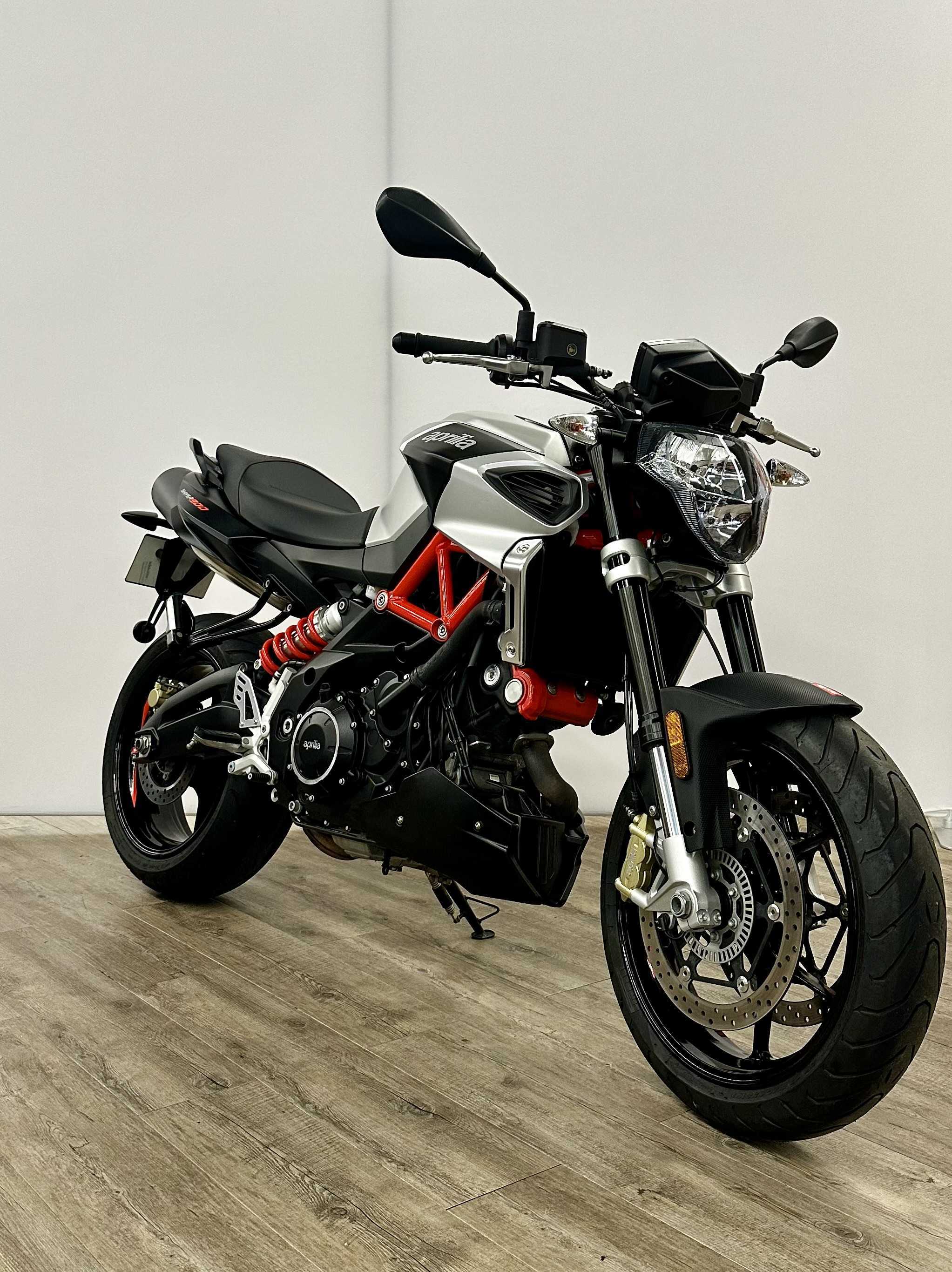 Aprilia Shiver 900 ABS 2017 HD vue 3/4 droite