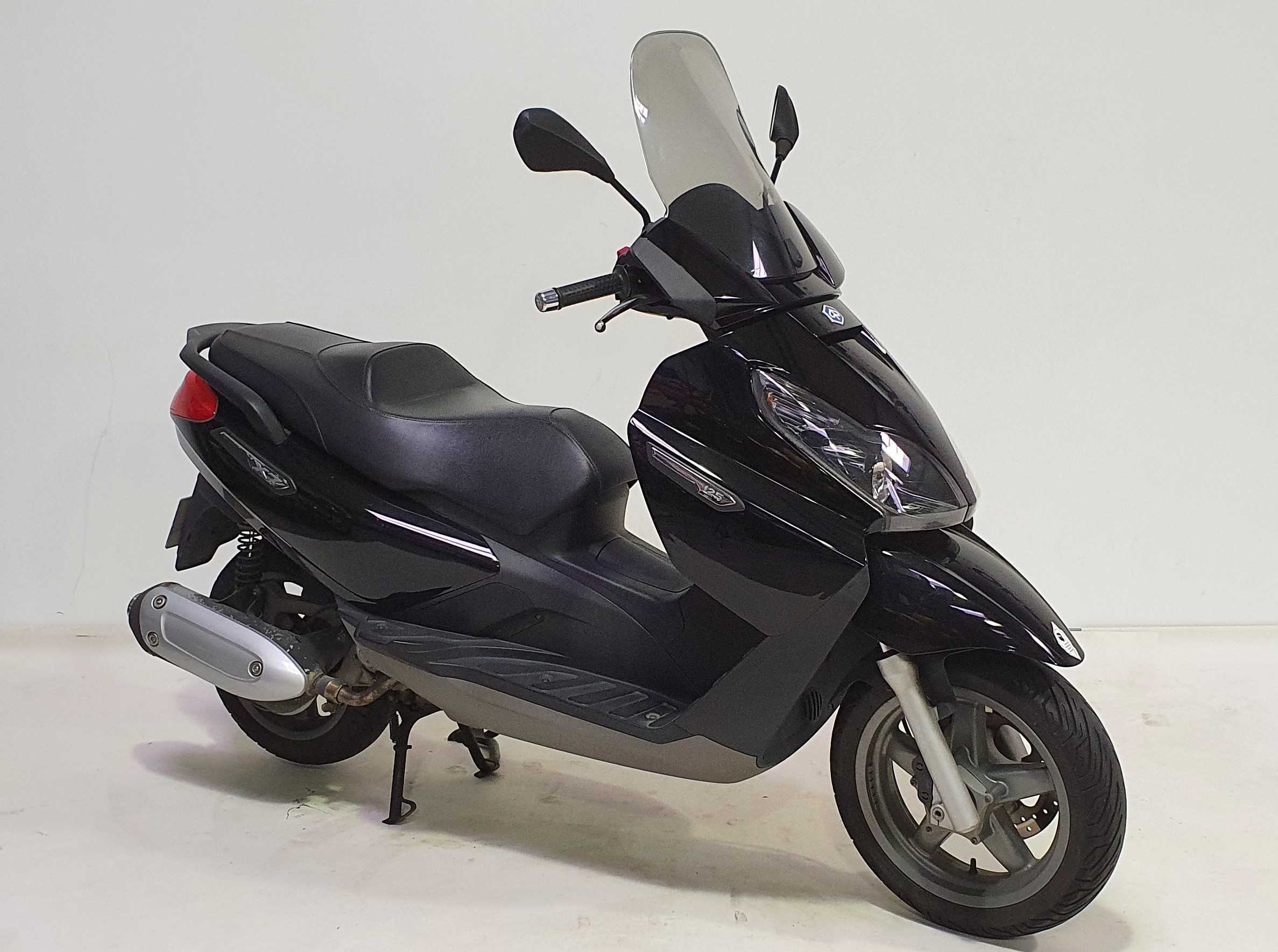 Piaggio X7 2008 HD vue 3/4 droite