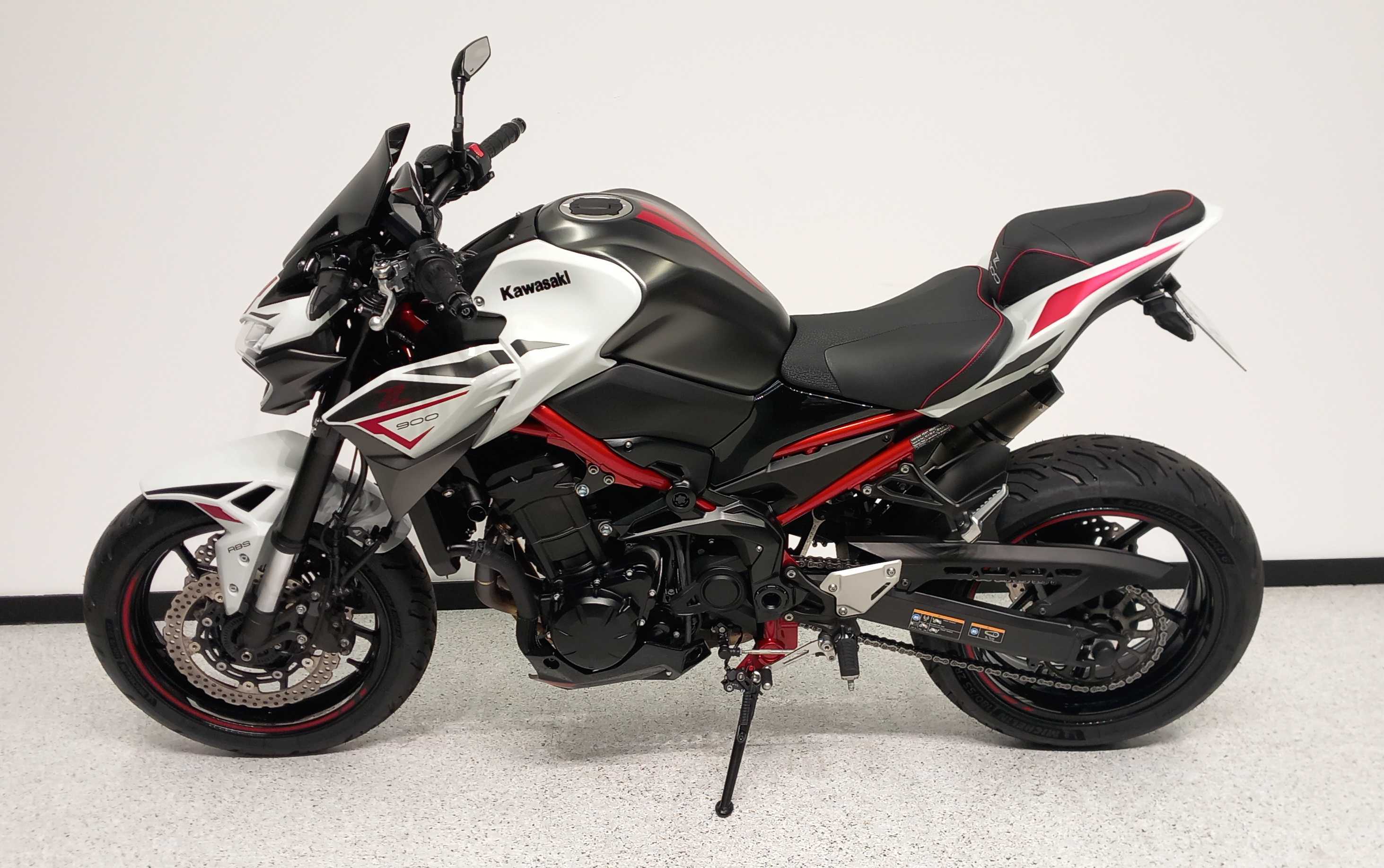 Kawasaki Z 900 2022 HD vue gauche