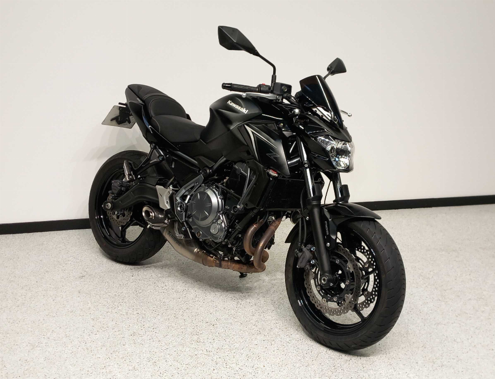 Kawasaki Z 650 2017 vue 3/4 droite