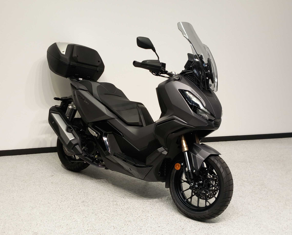 Honda ADV 350 2022 vue 3/4 droite