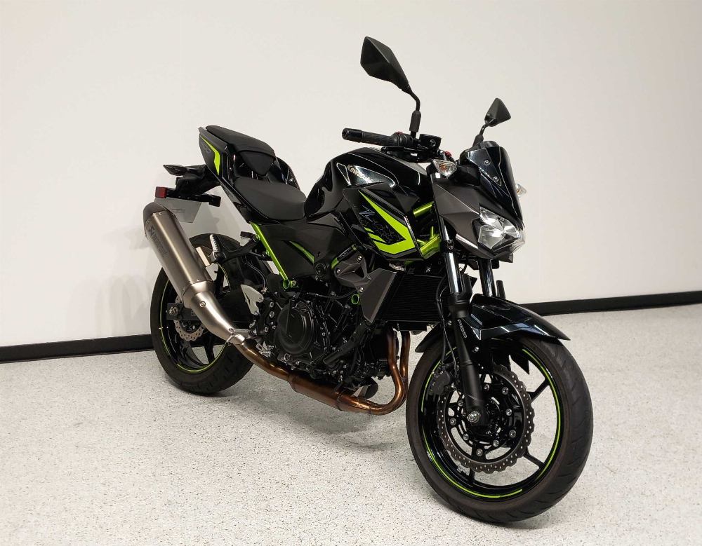 Kawasaki Z 400 2020 vue 3/4 droite