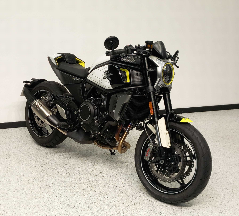 CFMOTO CLX 700 SPORT 2022 vue 3/4 droite