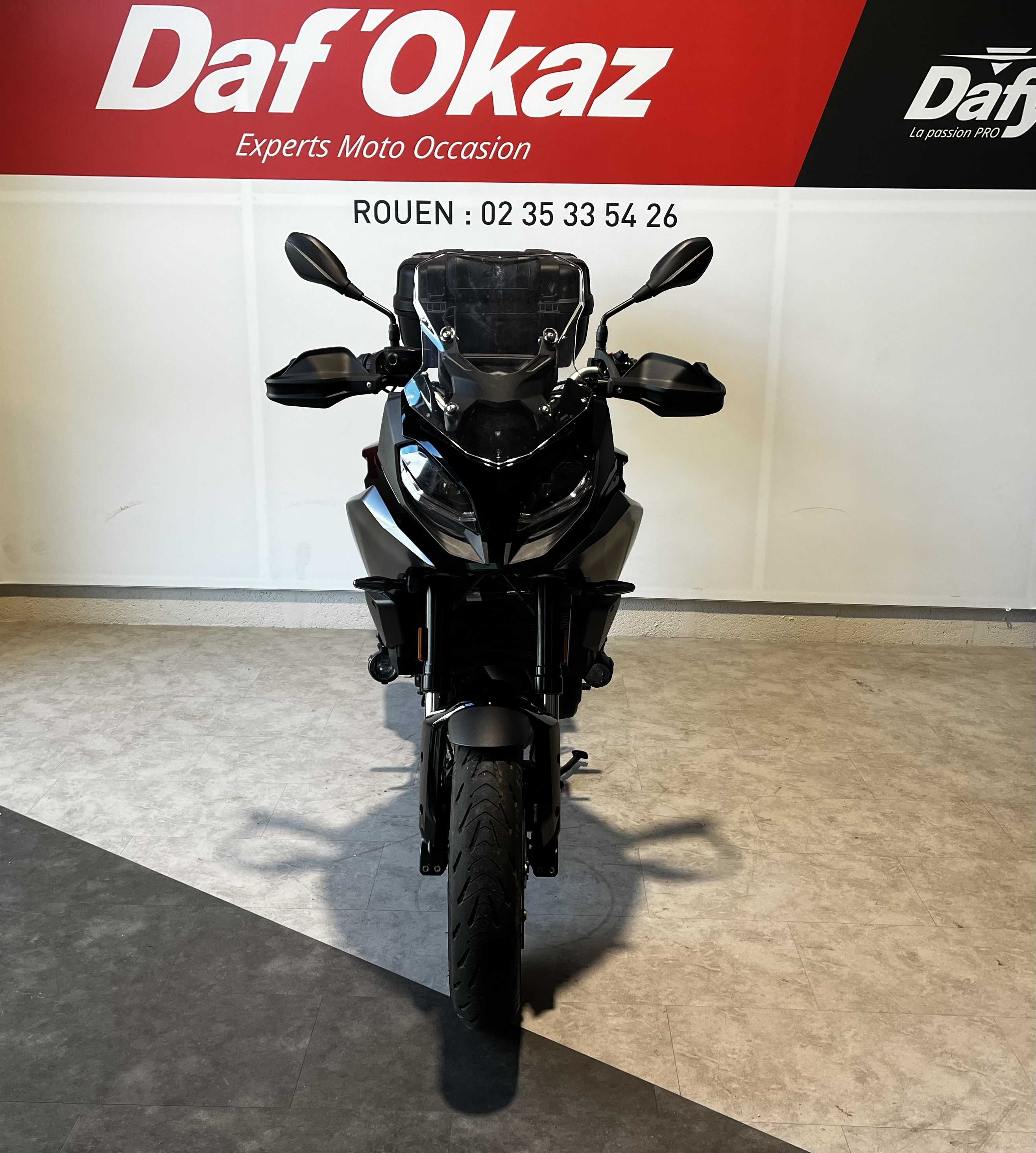 BMW F900XR A2 2023 HD vue avant