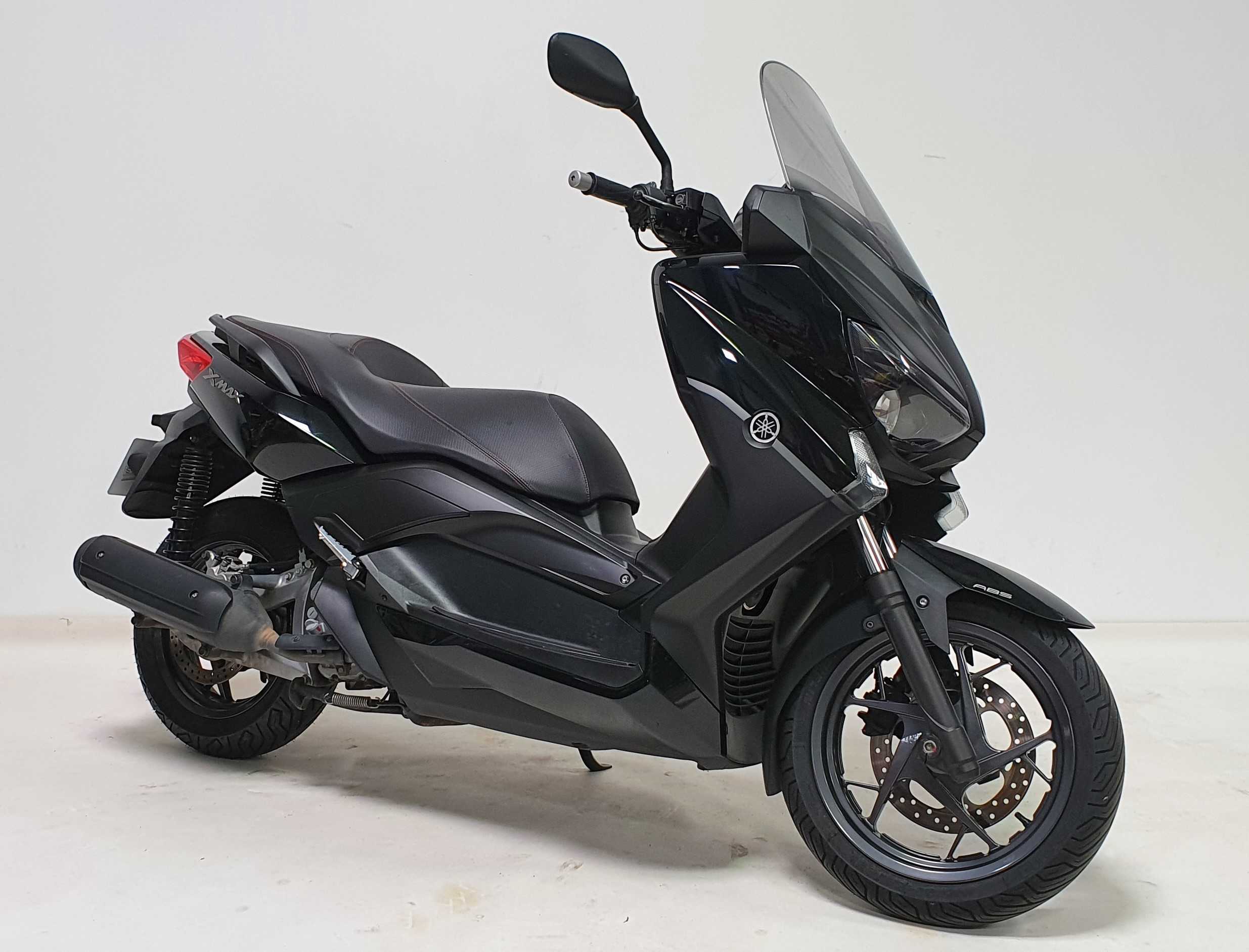 Yamaha X Max 250 2015 HD vue 3/4 droite