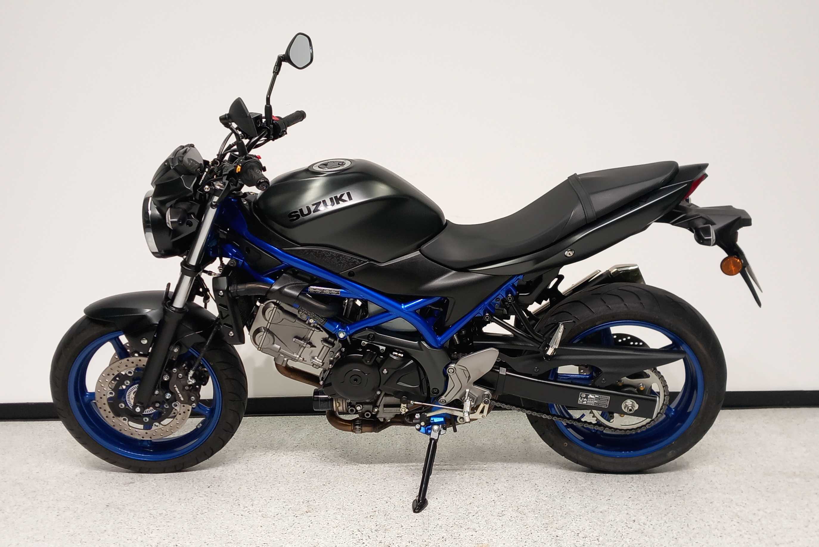 Suzuki SV 650 2022 HD vue gauche