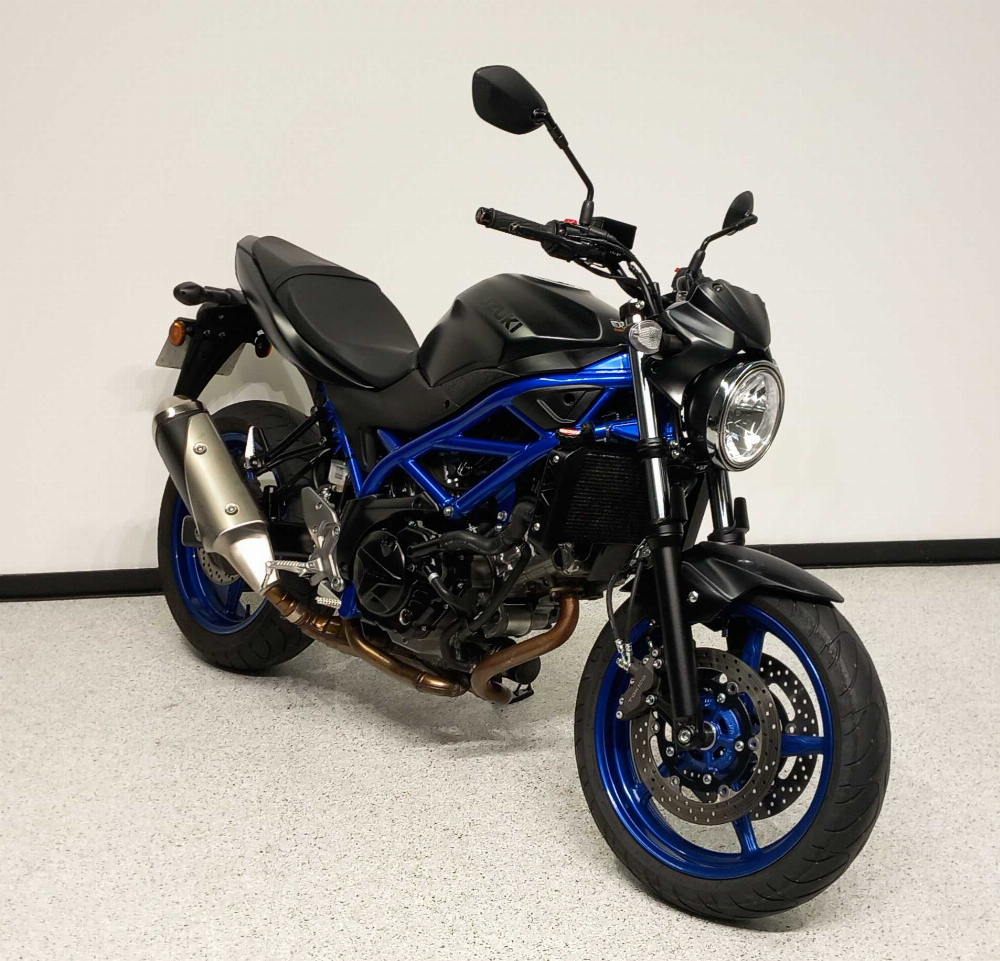 Suzuki SV 650 2022 vue 3/4 droite