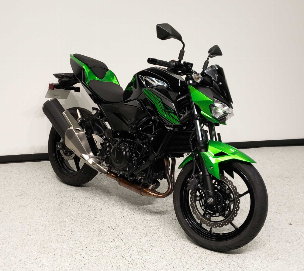 Kawasaki Z 400 2020 vue 3/4 droite