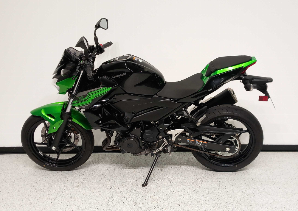 Kawasaki Z 400 2020 vue gauche