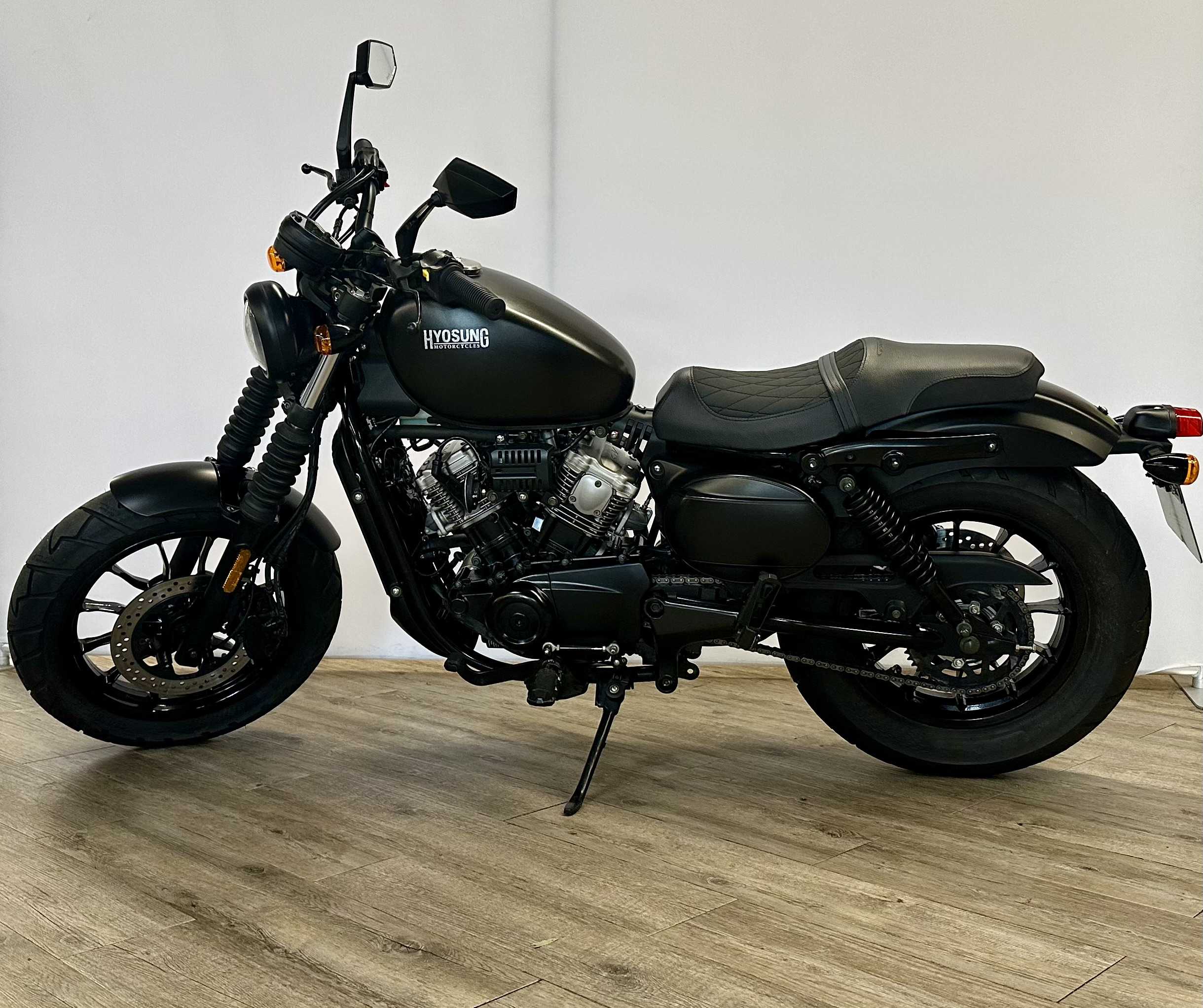 Hyosung Bobber 2020 HD vue gauche