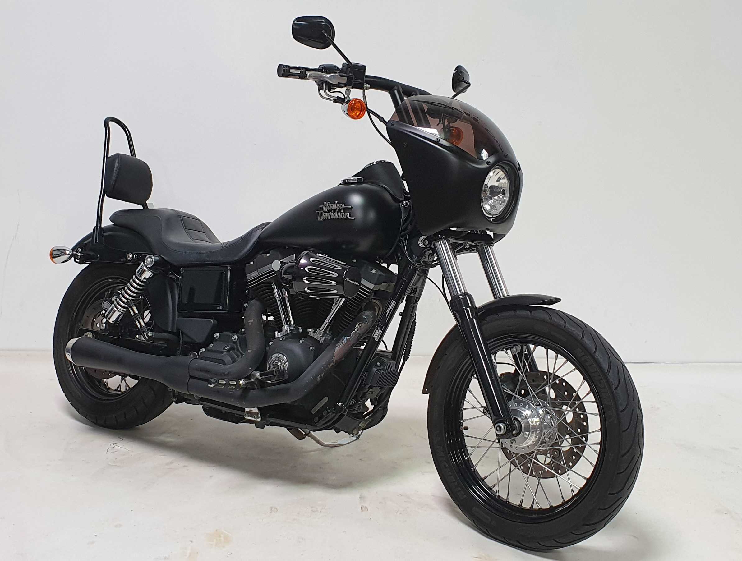 Harley-Davidson 1690 FXD 2014 HD vue 3/4 droite