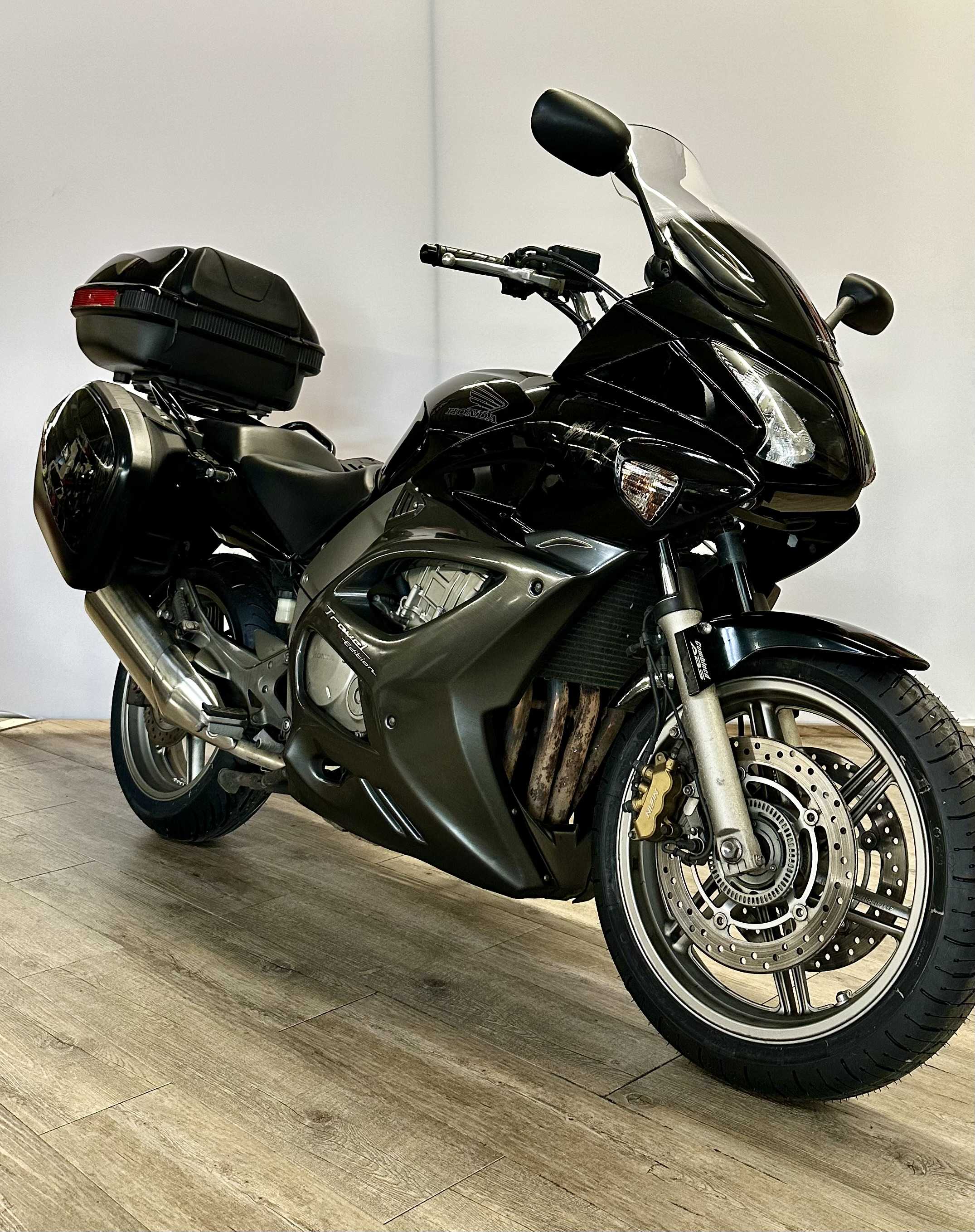 Honda CBF 1000 ABS 2010 HD vue 3/4 droite