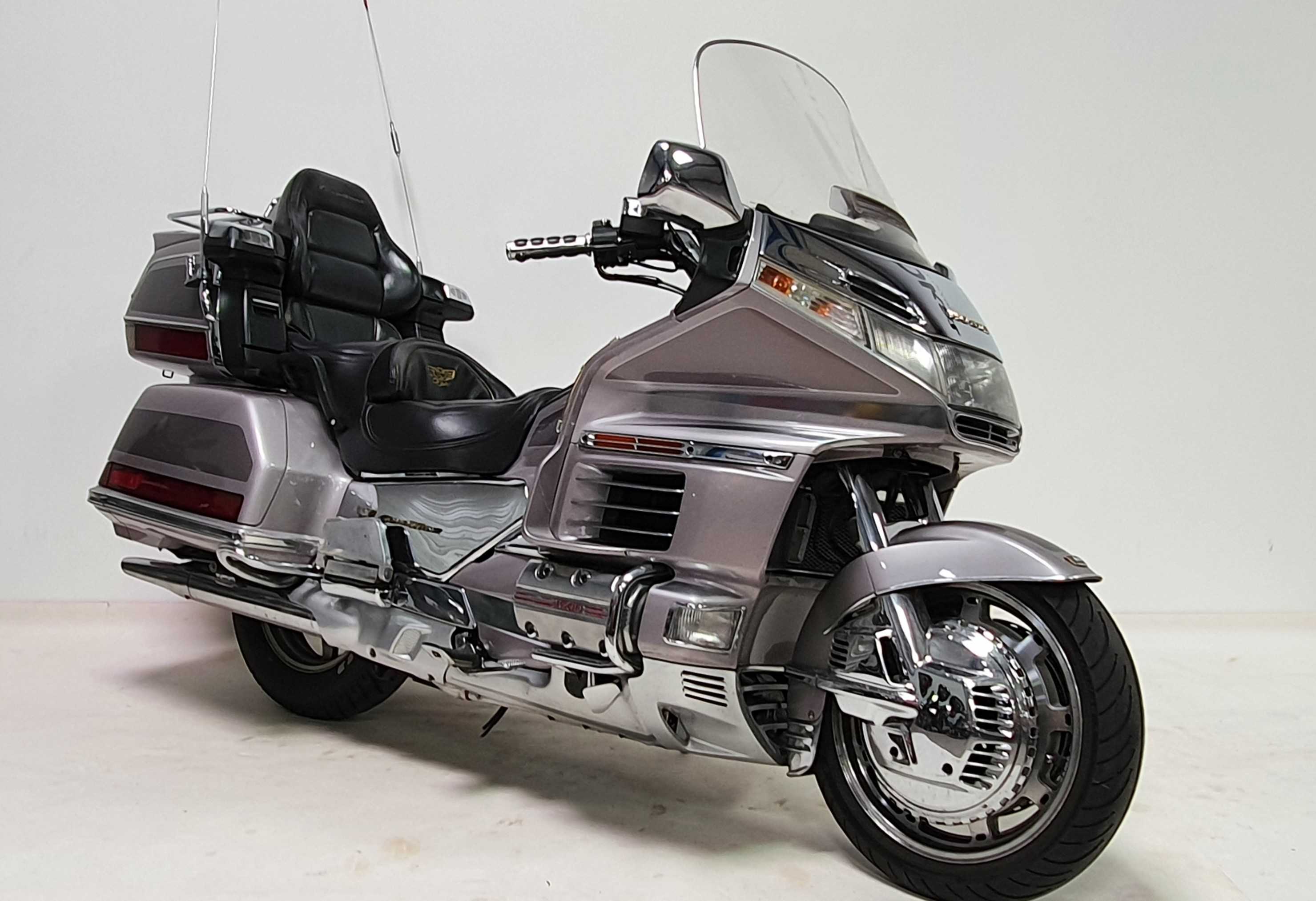 Honda Goldwing 1500 2000 HD vue 3/4 droite