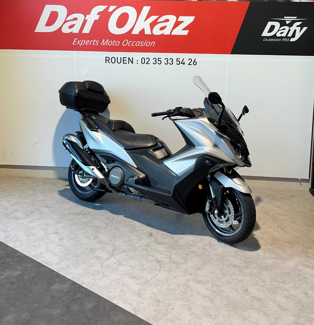 Kymco AK 550 2019 vue 3/4 droite