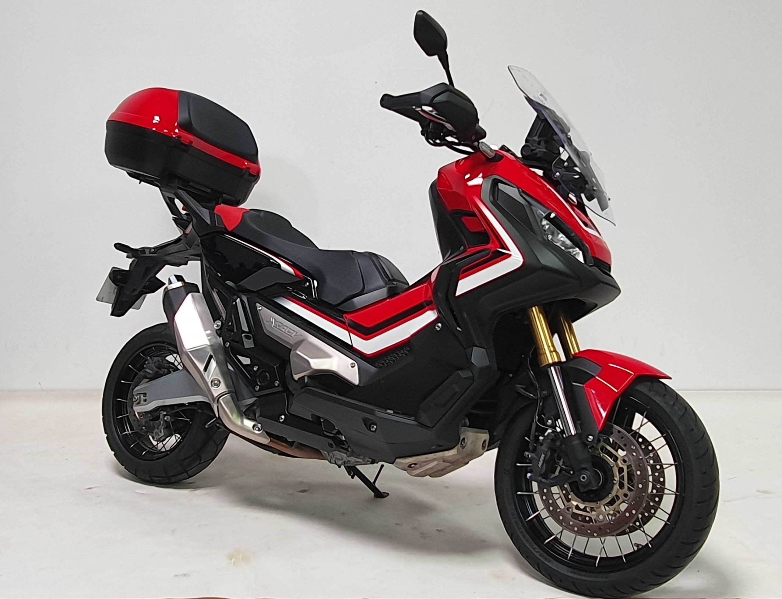 Honda X-ADV 750 2017 HD vue 3/4 droite