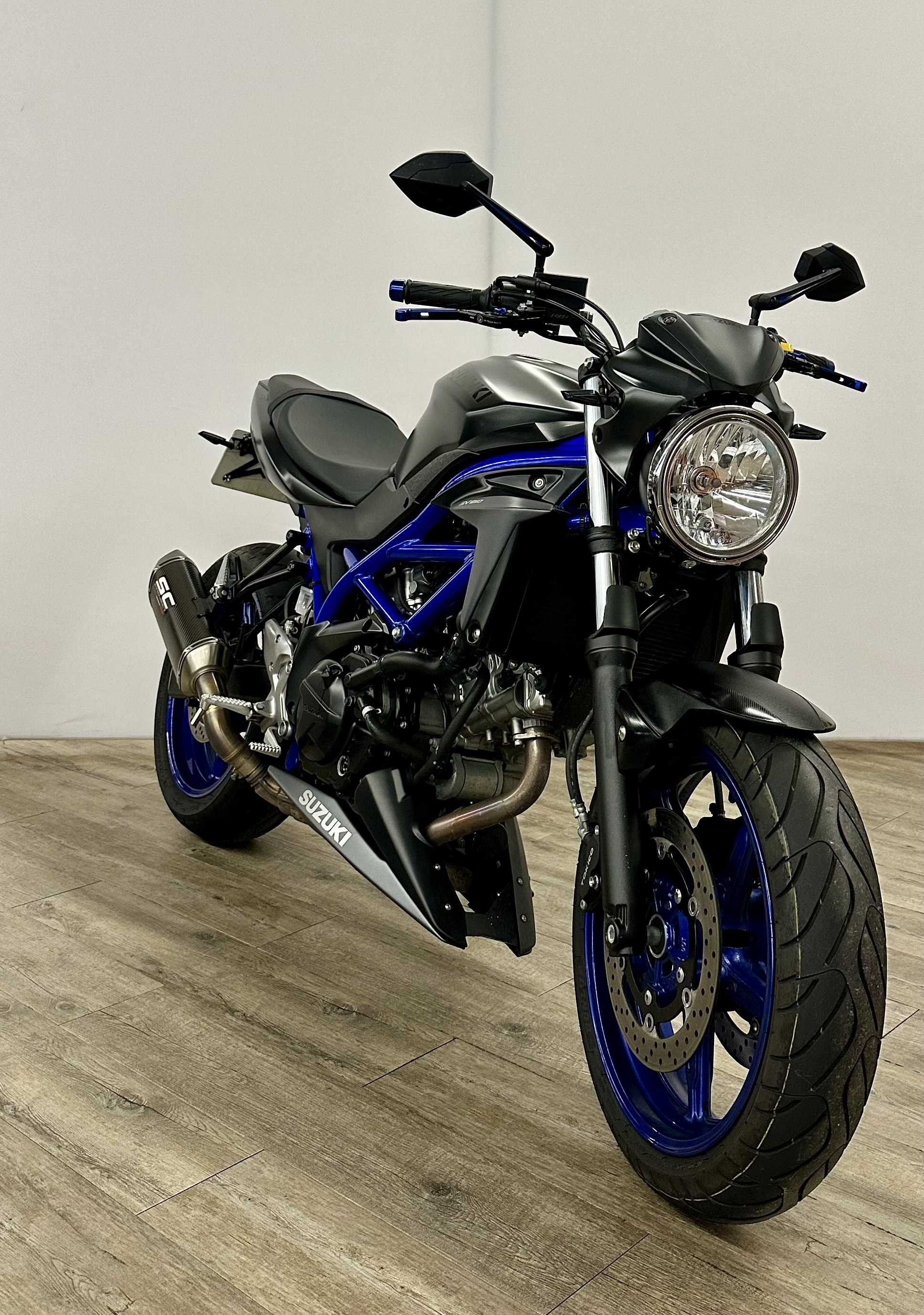 Suzuki SV 650 2022 HD vue 3/4 droite