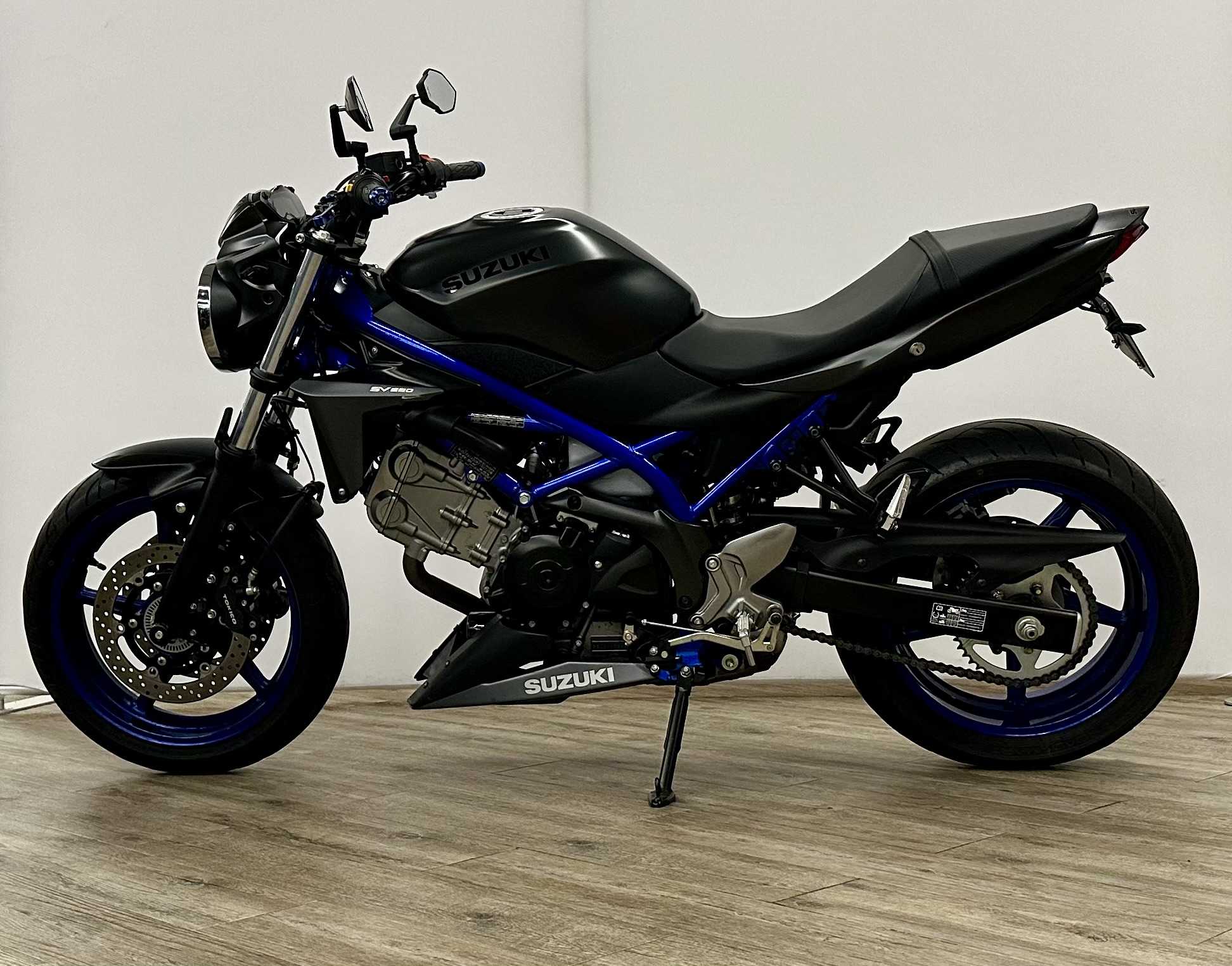 Suzuki SV 650 2022 HD vue gauche