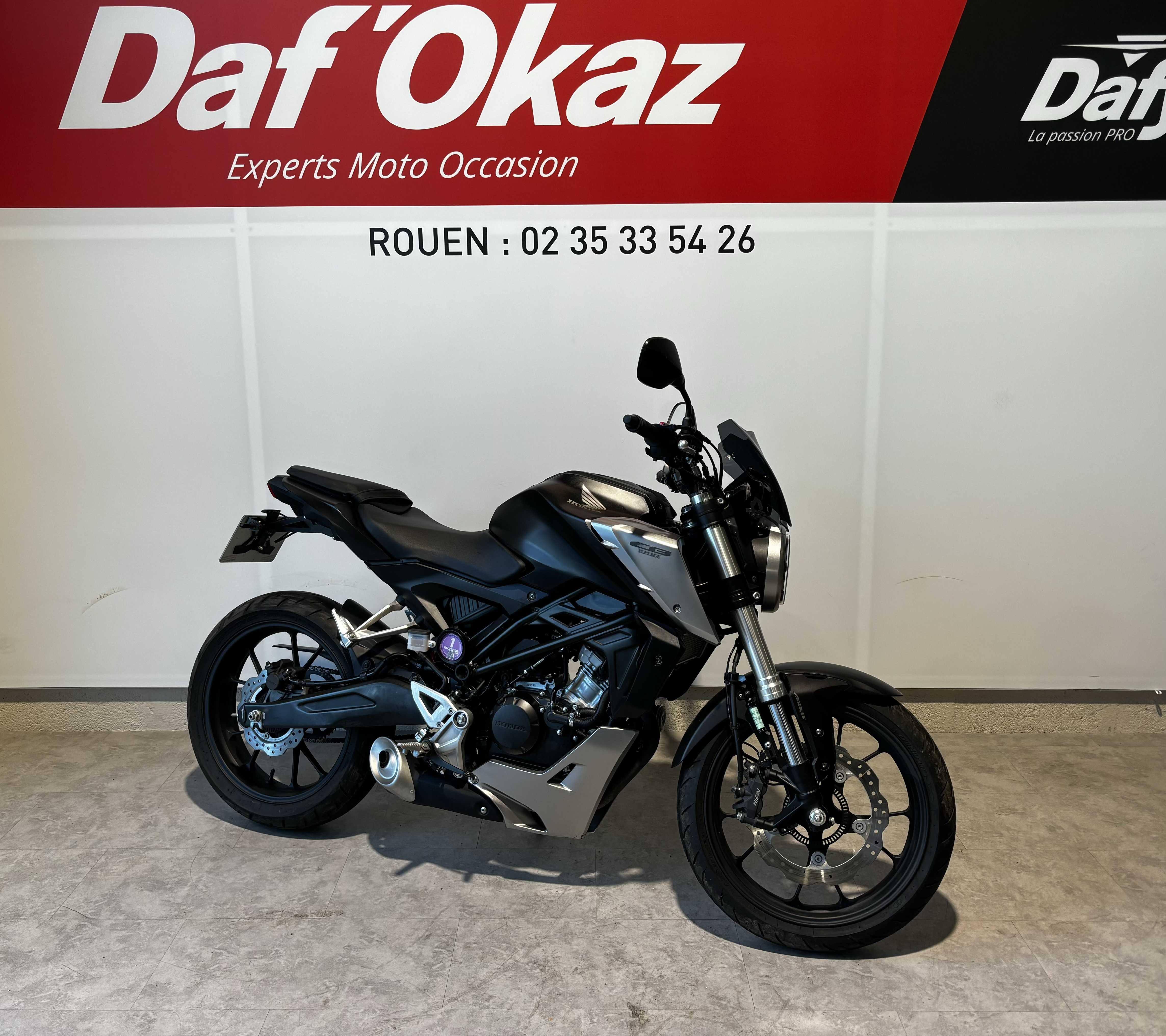 Honda CB 125 R 2018 HD vue 3/4 droite