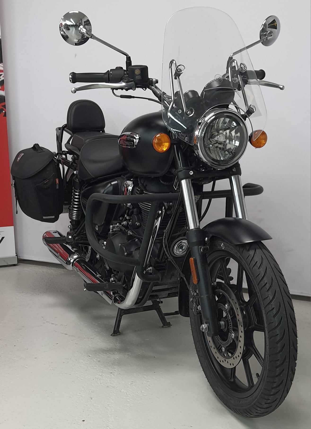 Royal Enfield METEOR 350 STELLAR BLACK 2022 HD vue 3/4 droite