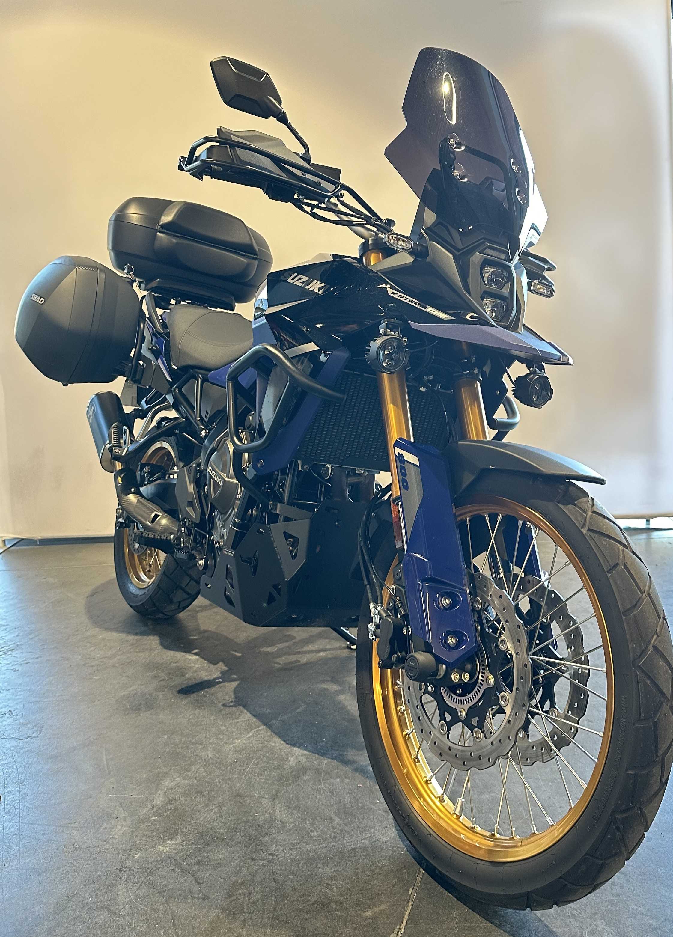 Suzuki DL 800 V-Strom DE 2023 HD vue 3/4 droite