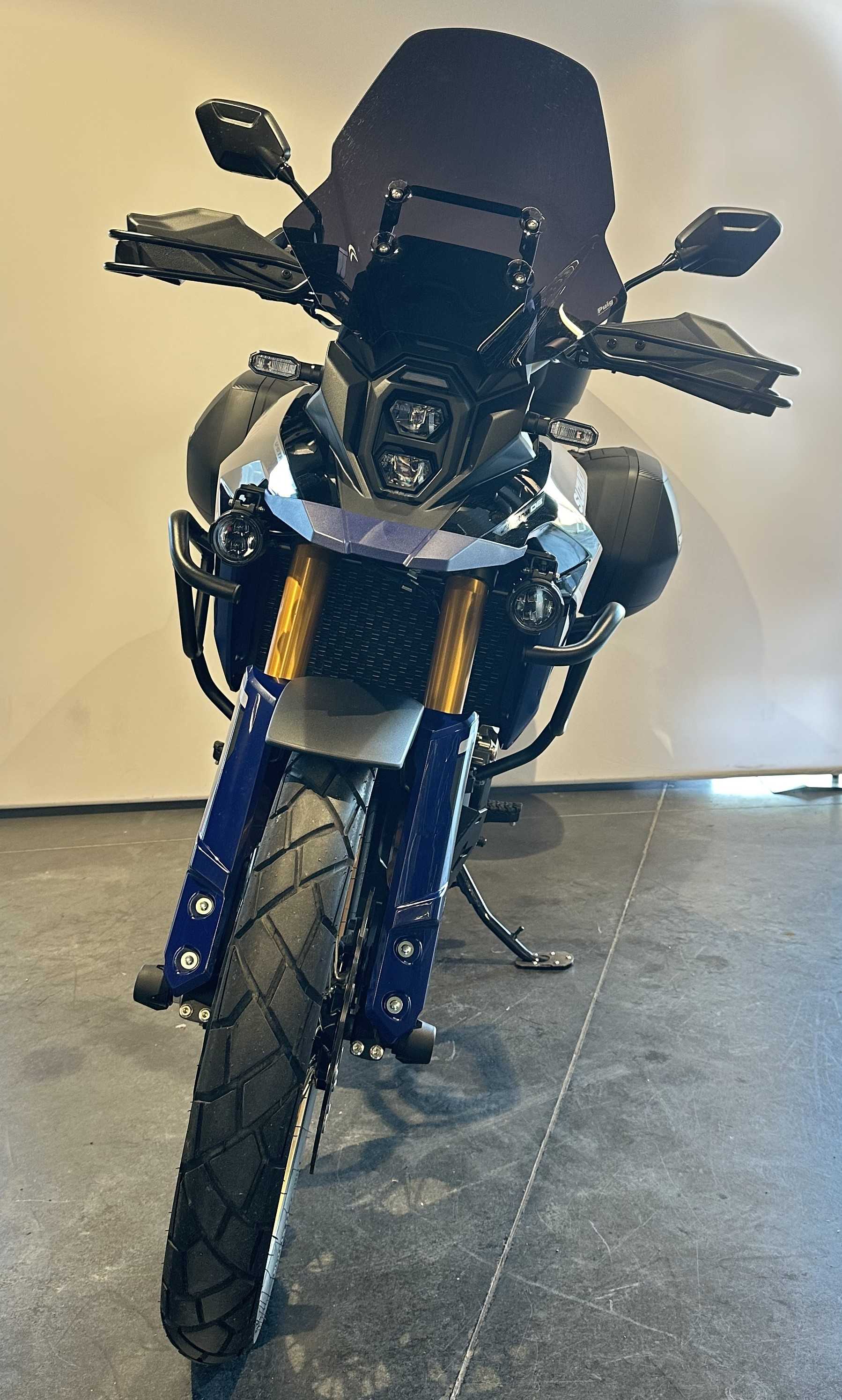 Suzuki DL 800 V-Strom DE 2023 HD vue avant