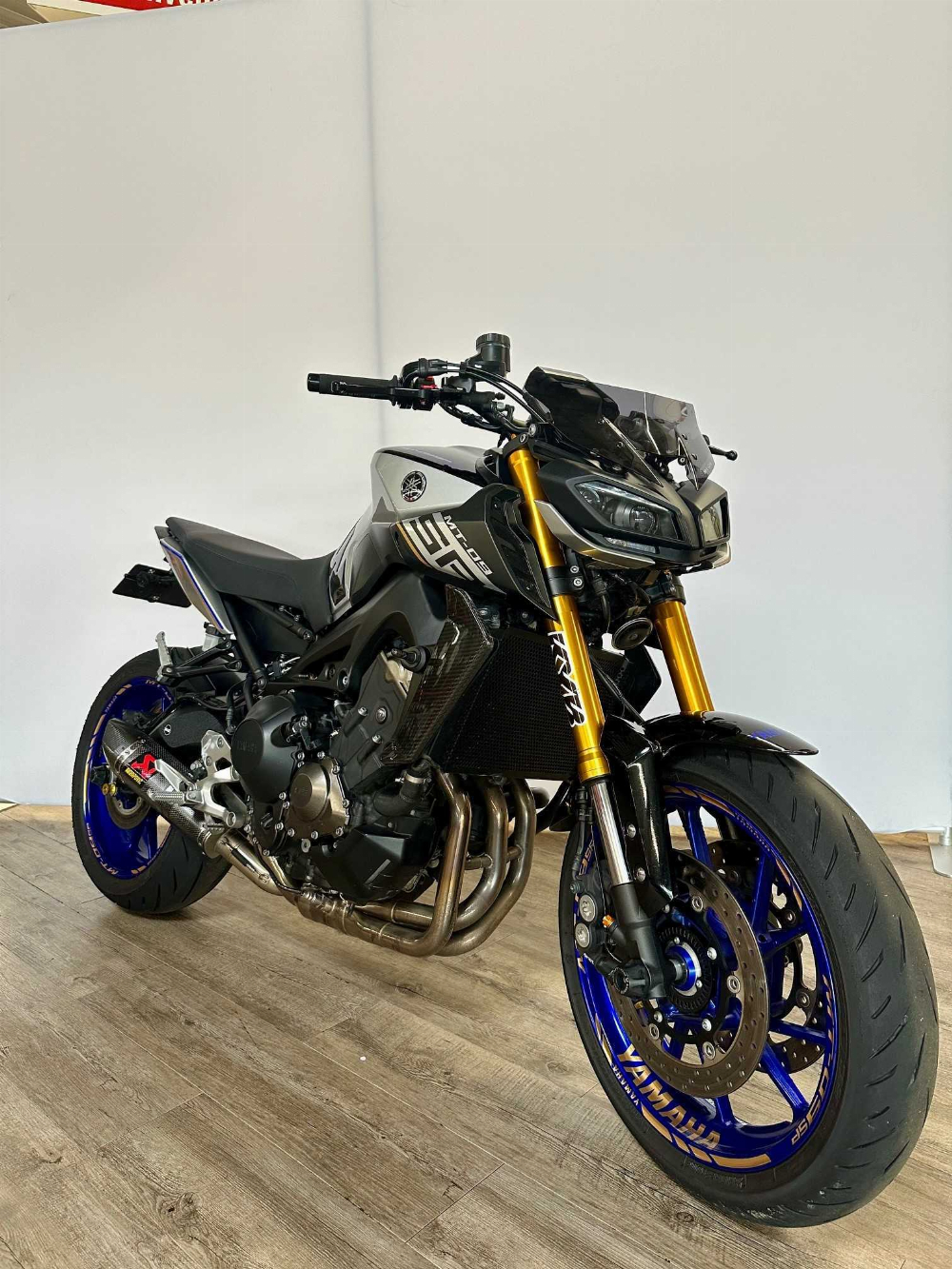 Yamaha MT-09 850 SP 2020 vue 3/4 droite