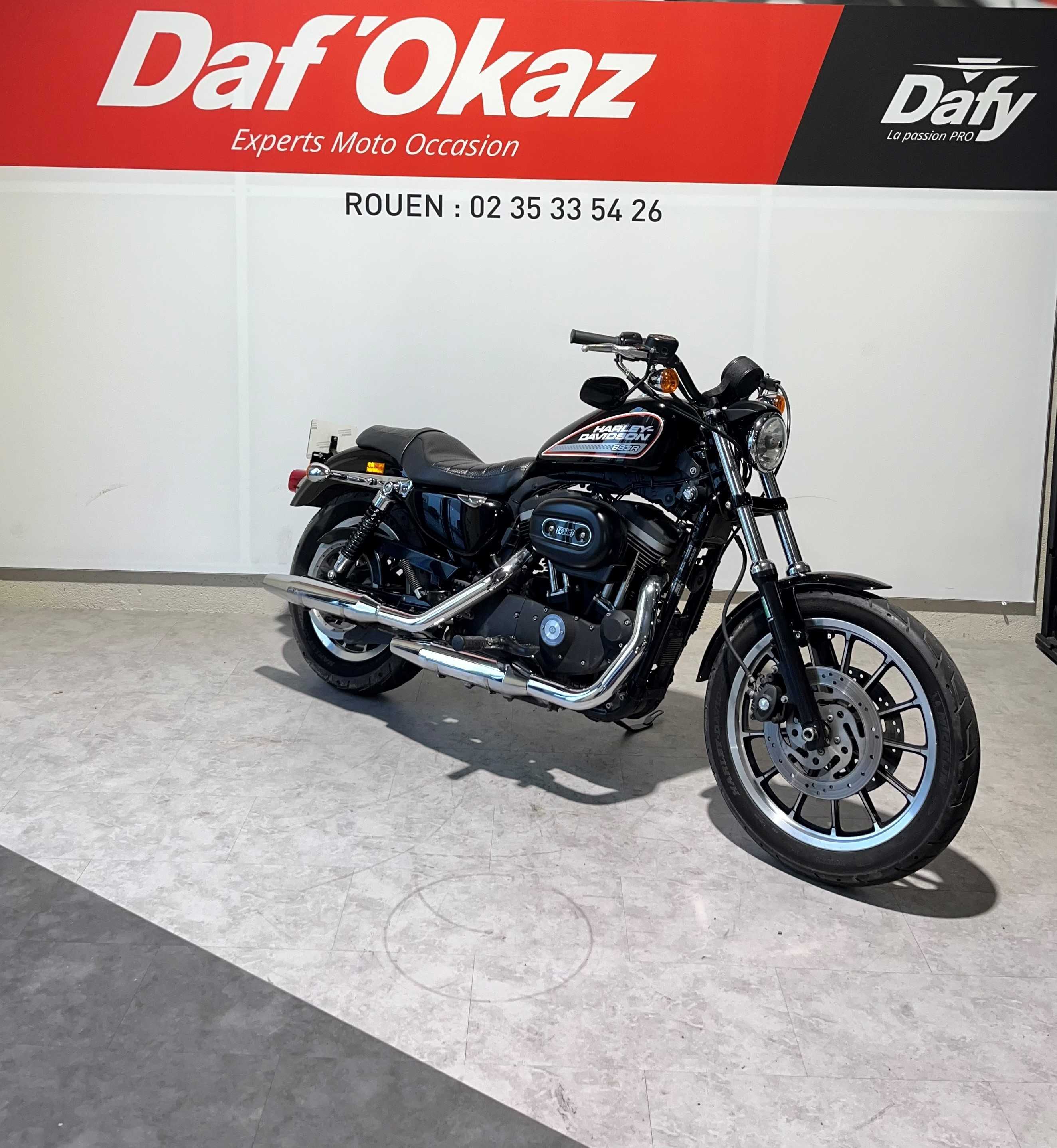 Harley-Davidson XL 883 R 2011 HD vue 3/4 droite