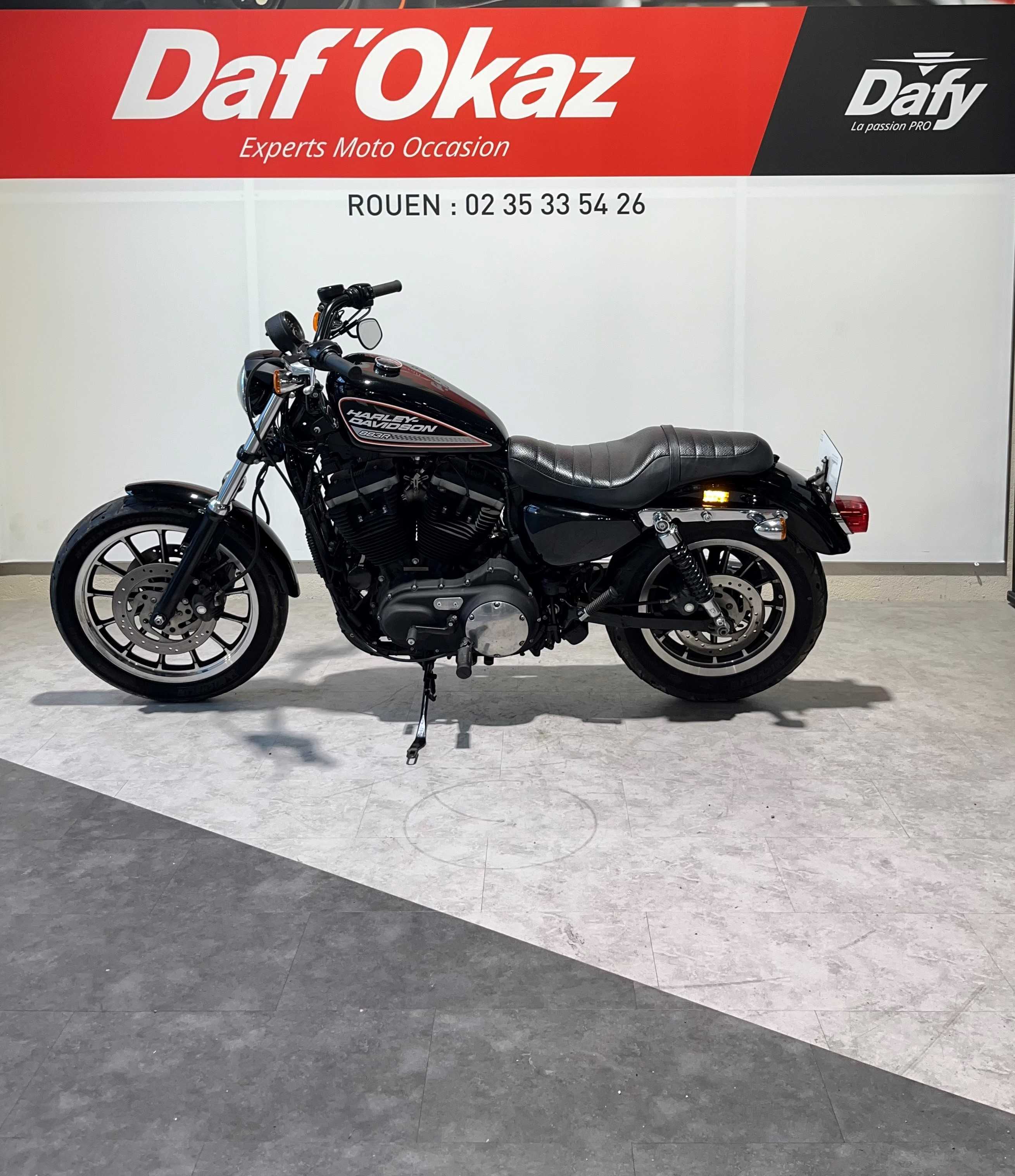 Harley-Davidson XL 883 R 2011 HD vue gauche