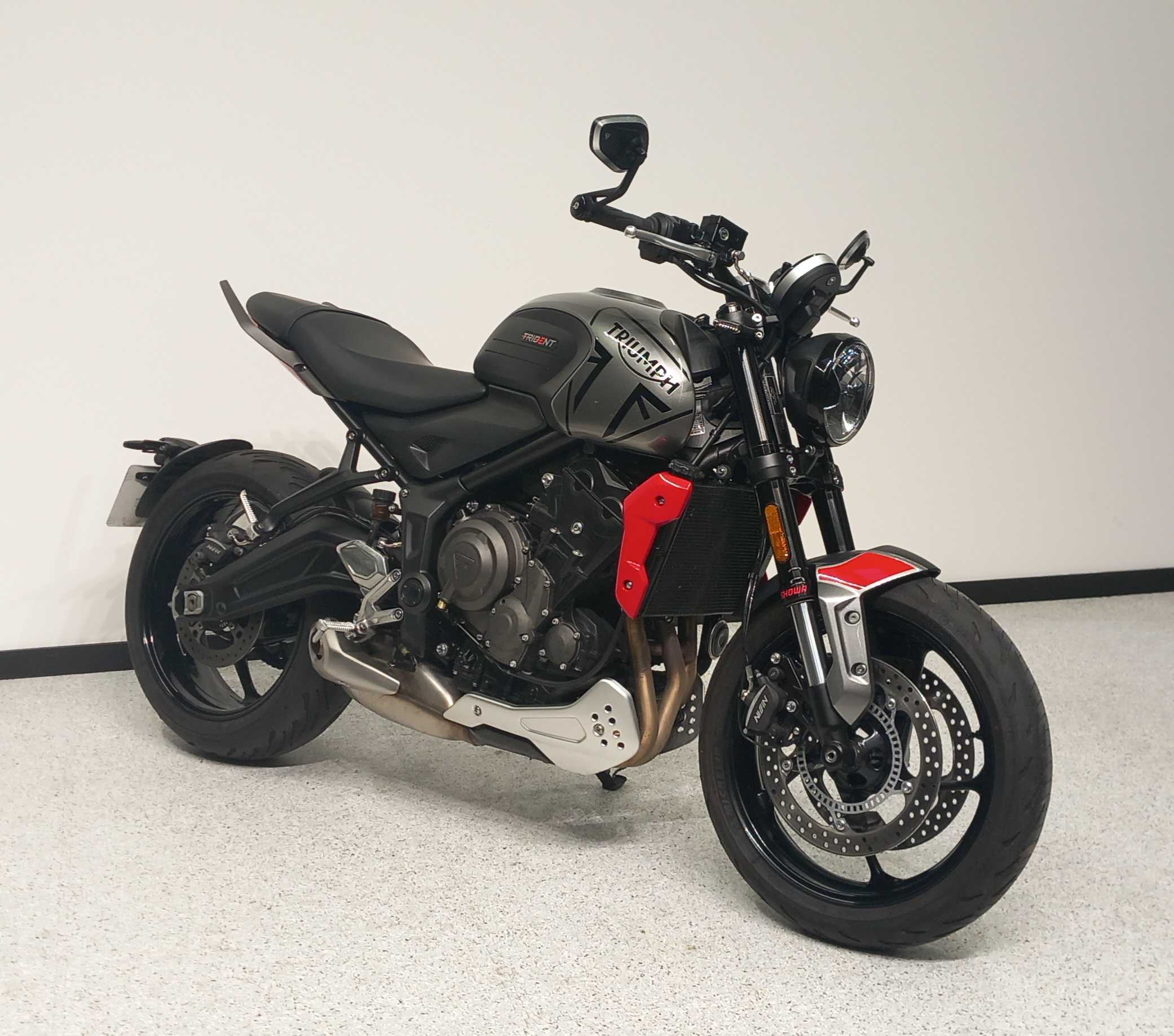 Triumph 660 Trident 2021 HD vue 3/4 droite