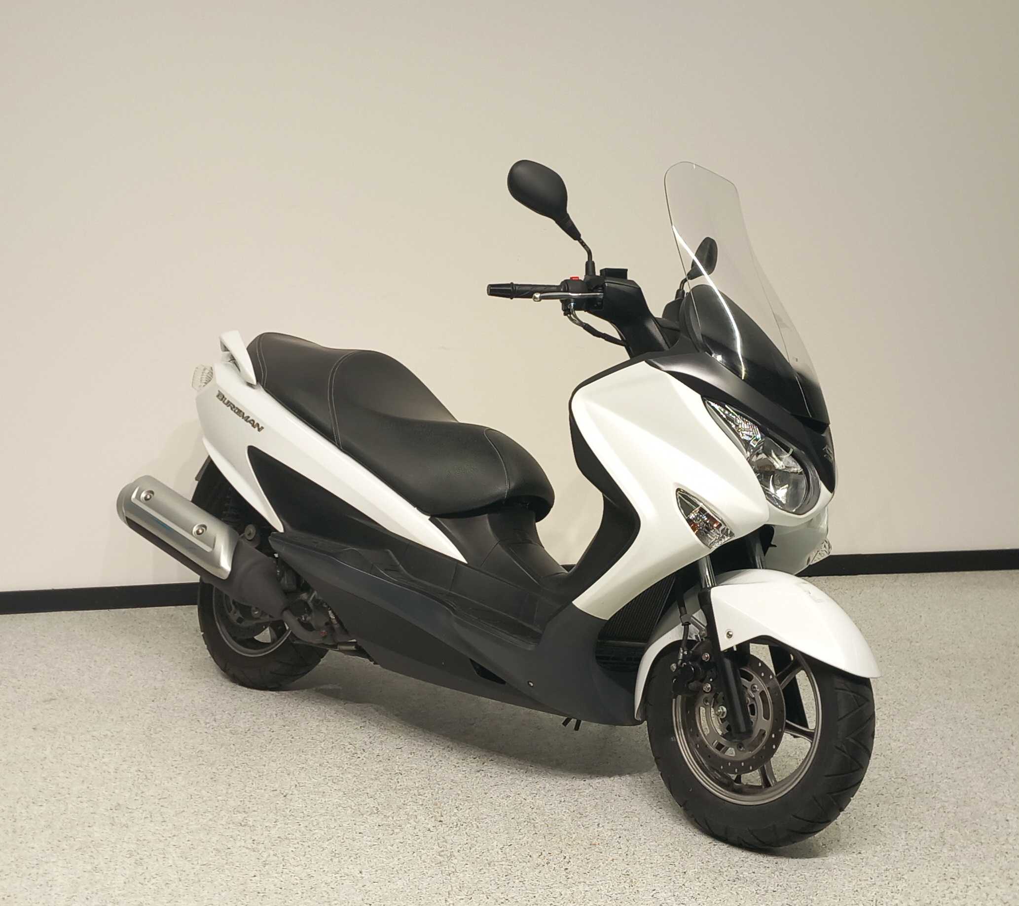 Suzuki UH 125 Burgman 2014 HD vue 3/4 droite