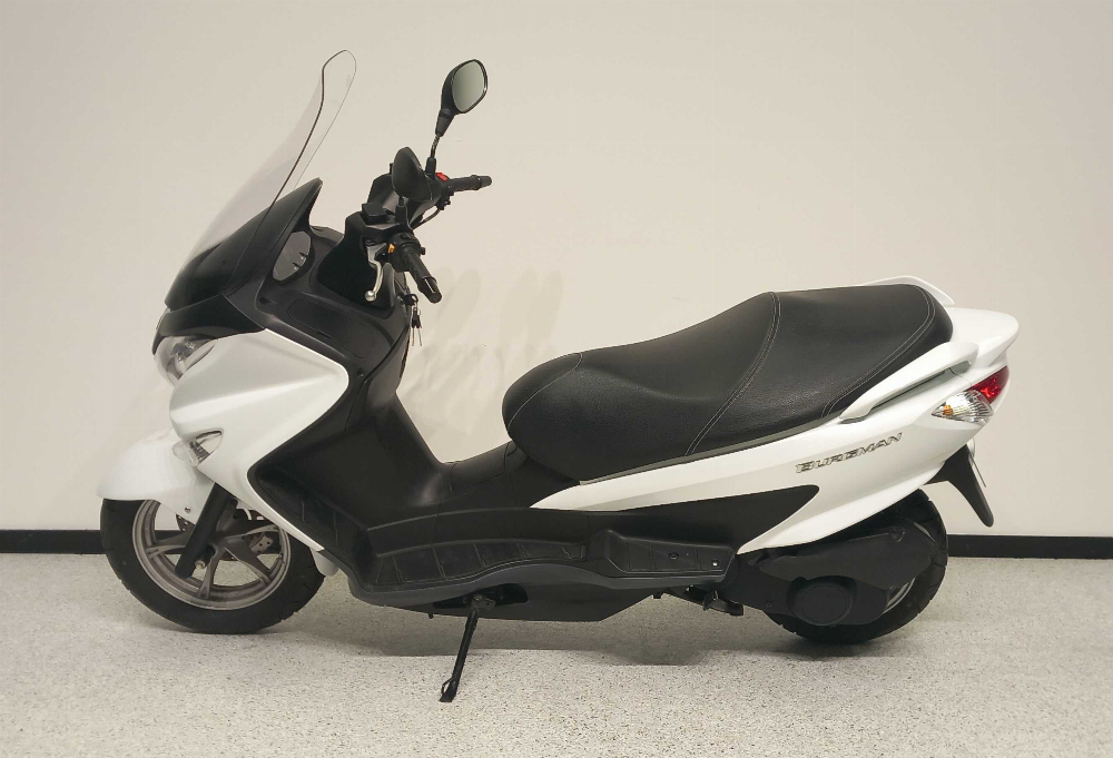 Suzuki UH 125 Burgman 2014 vue gauche