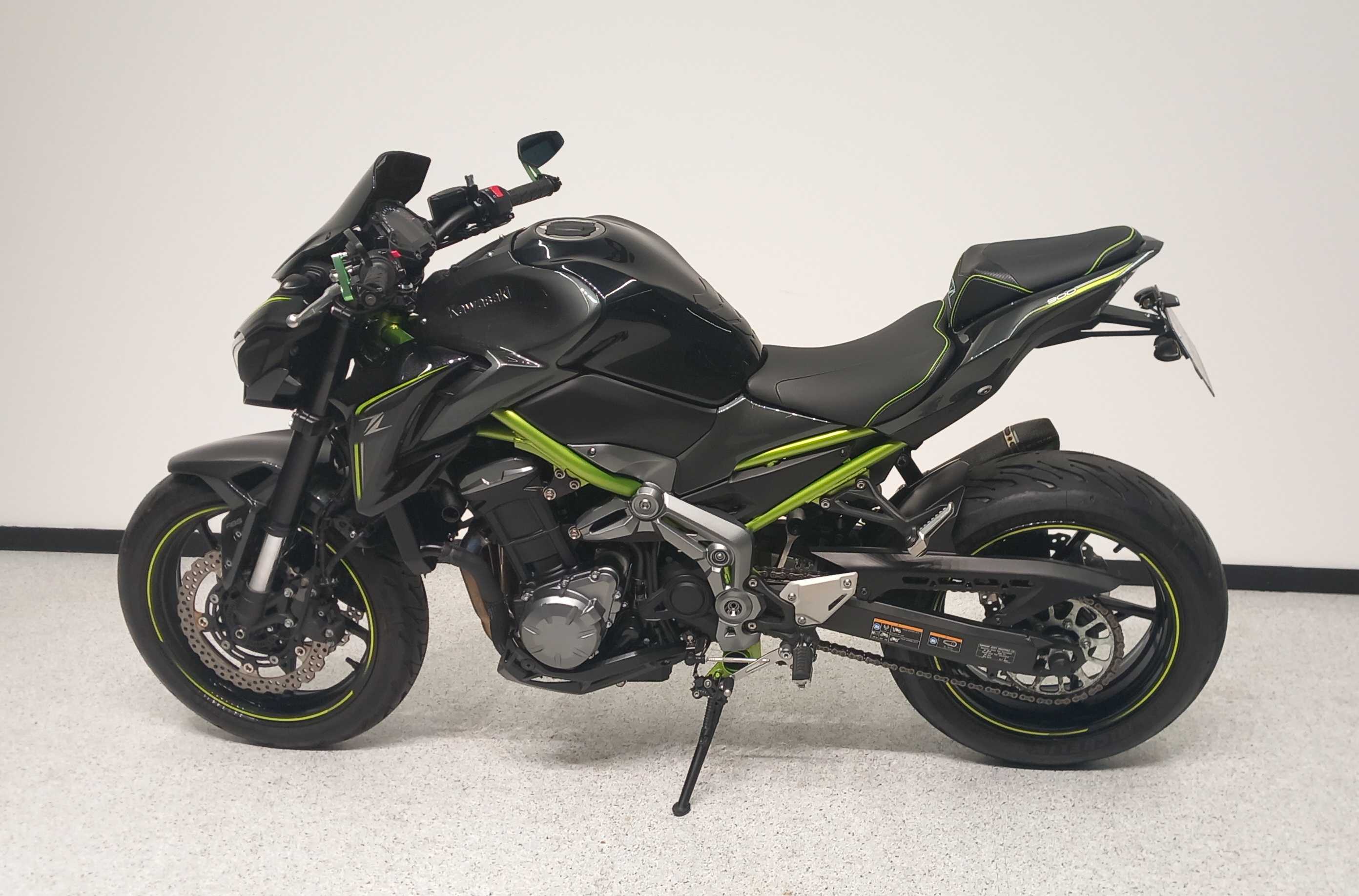 Kawasaki Z 900 2018 HD vue gauche